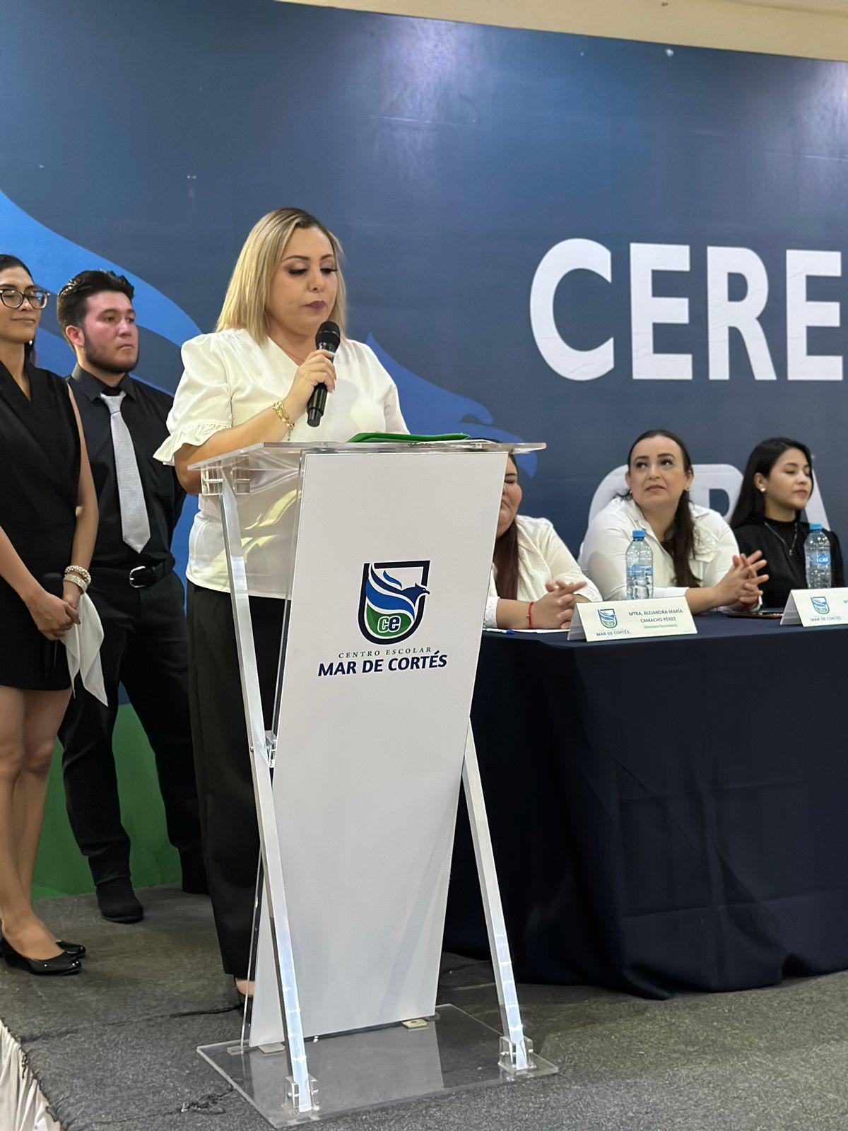 $!Profesora Claudia Verdugo dirige un mensaje a los graduados.