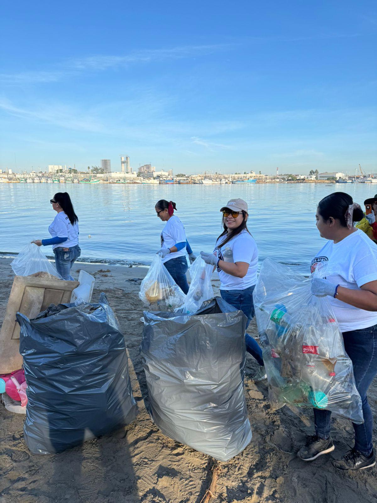 $!Recolectan más de 400 kilos de basura tras nueva jornada de limpieza en el manglar de la Isla de la Piedra