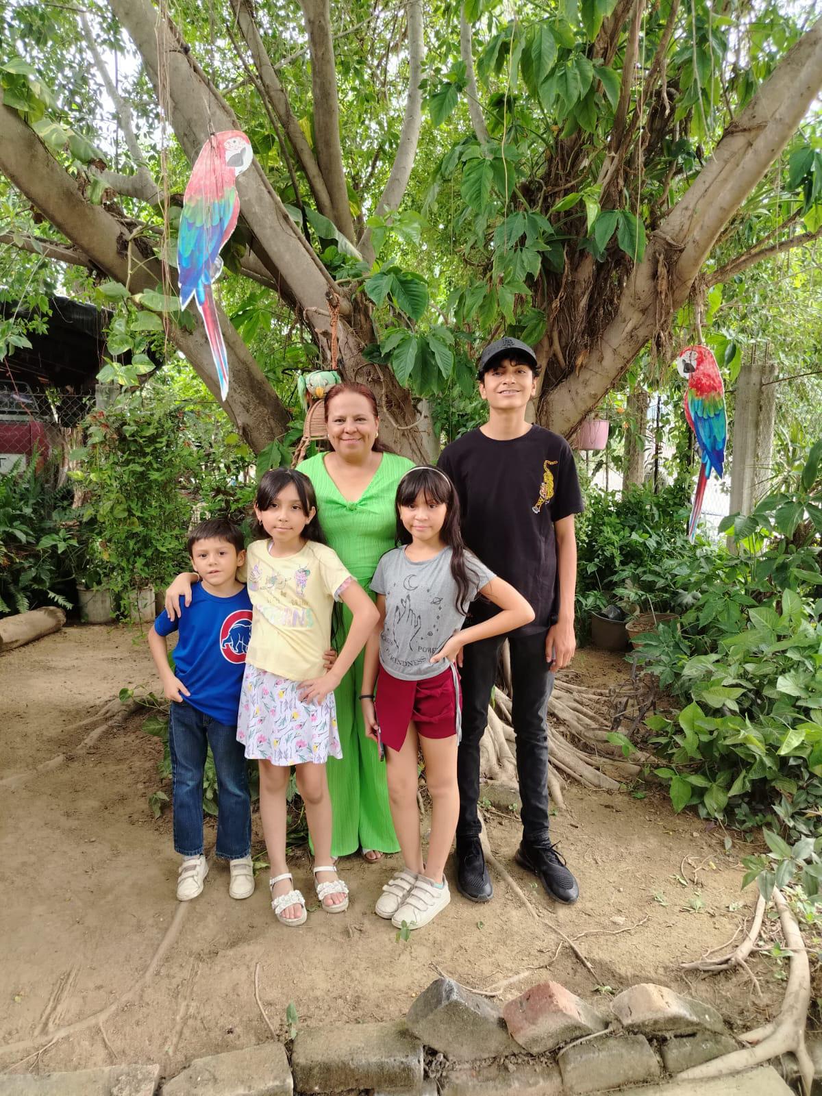 $!Sus sobrinos, Alexander, Dayraliz Huerta y Juan Carlos, Alexa Martínez Aguilar.