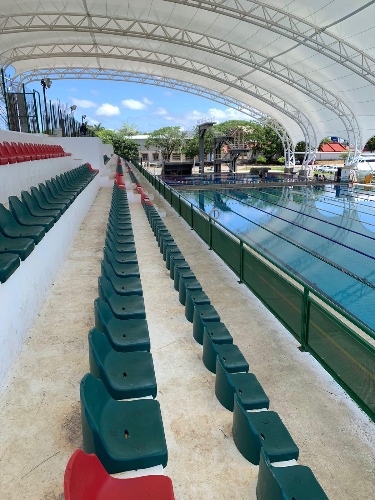 $!Instalan butacas en alberca olímpica de Mazatlán