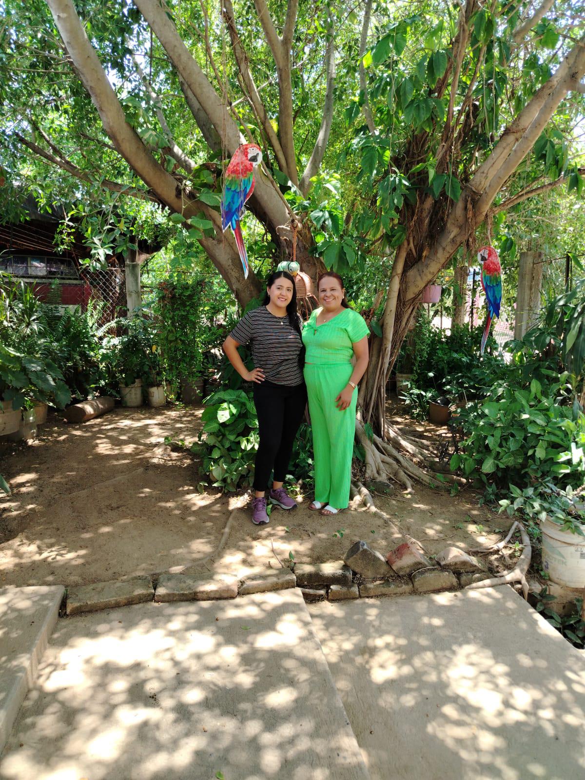 $!Con su sobrina Laura Ontiveros Aguilar.