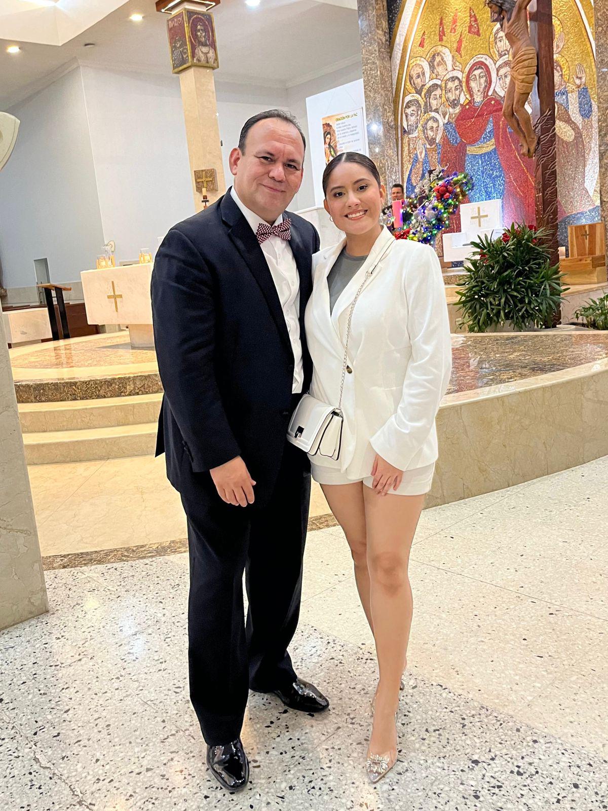 $!José Manuel Chú junto a su hija Yolanda Chú Yamaguchi.