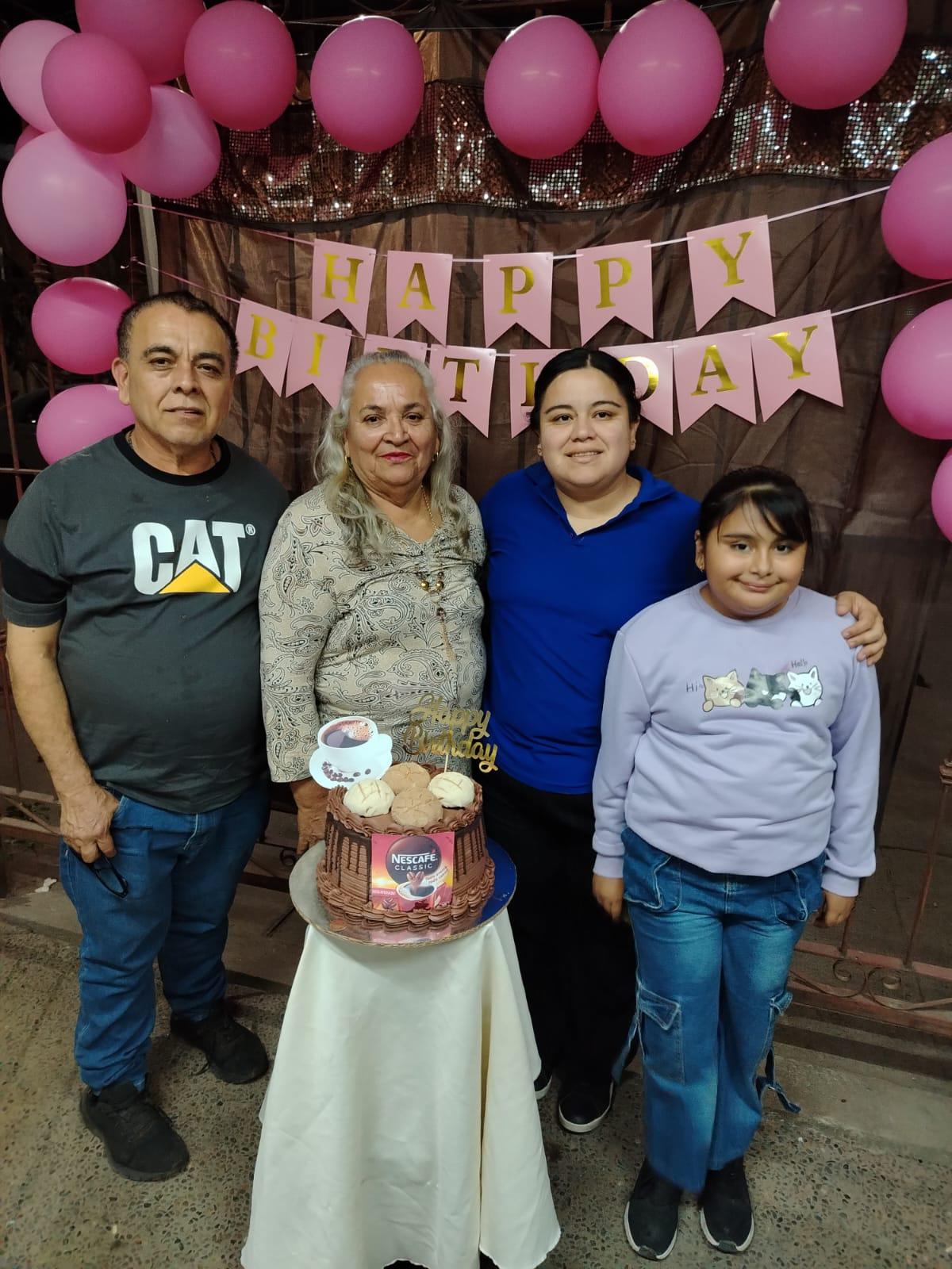 $!Celebra María Juana su cumpleaños 67 con familia