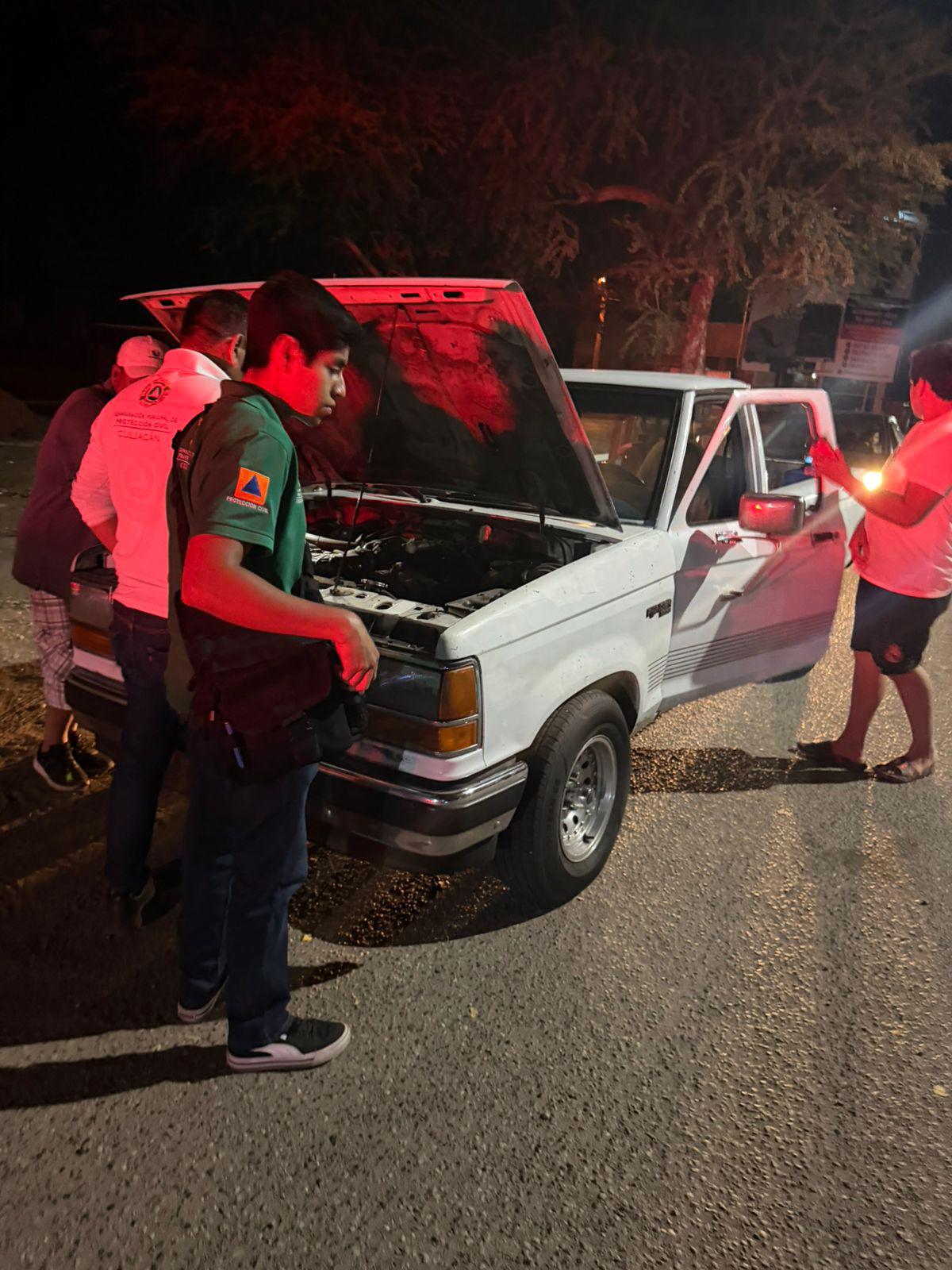 $!Auxilian a 20 familias por incidentes viales durante el Viernes Santo en Culiacán