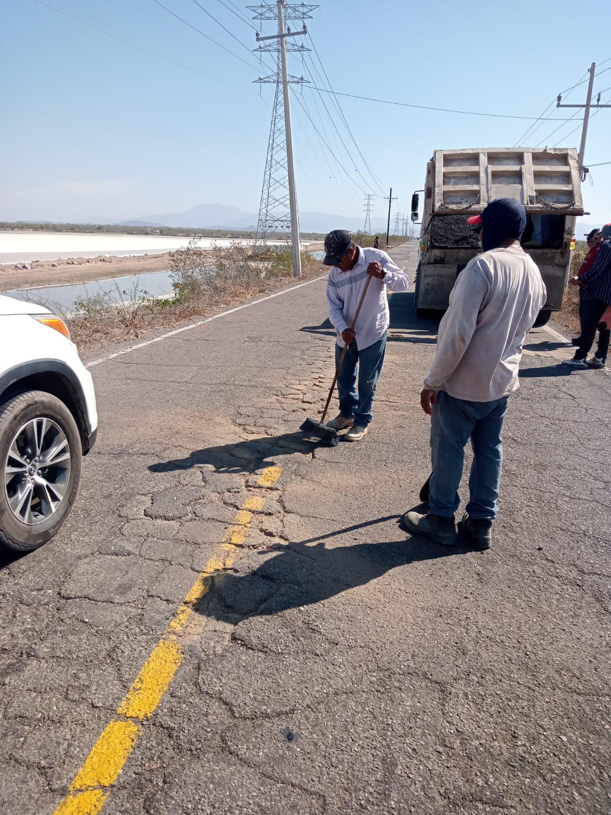 $!Encarpetan 10 kilómetros de la carretera estatal Escuinapa-Teacapán