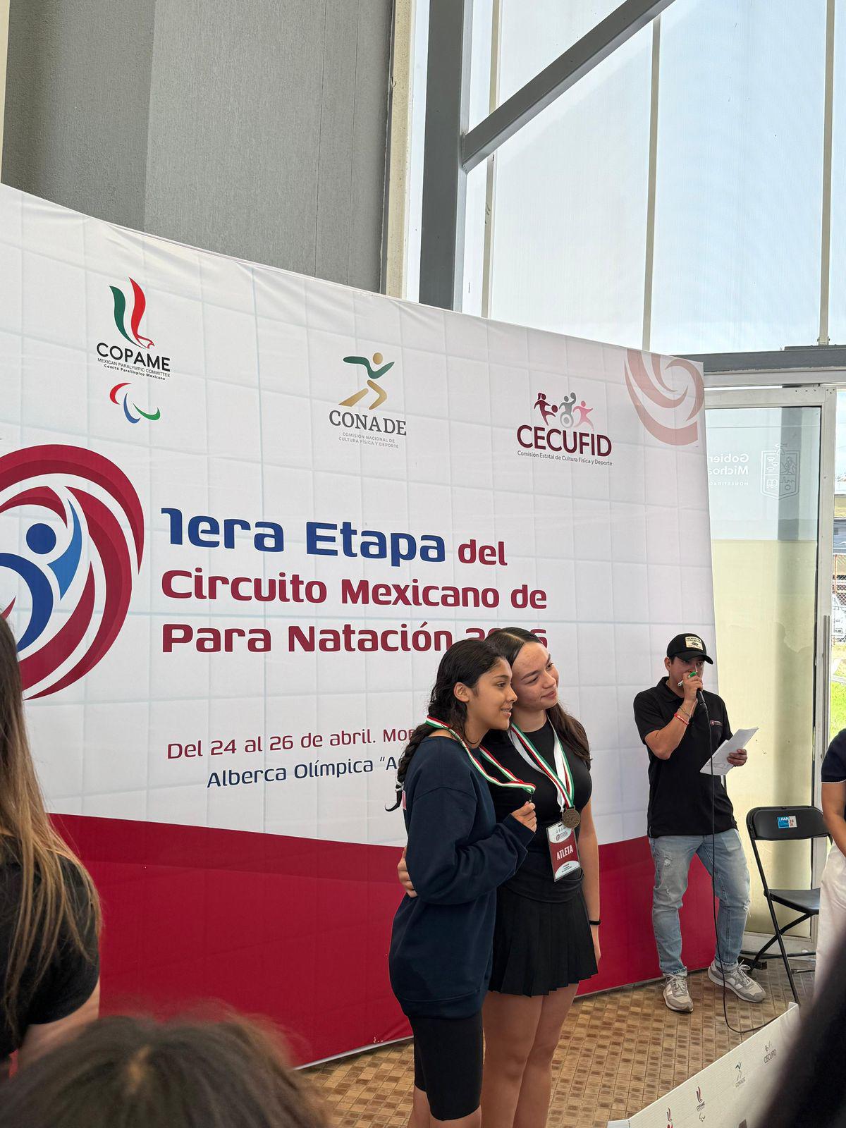$!Capturan mazatlecos 13 medallas en el Circuito Mexicano de Paranatación