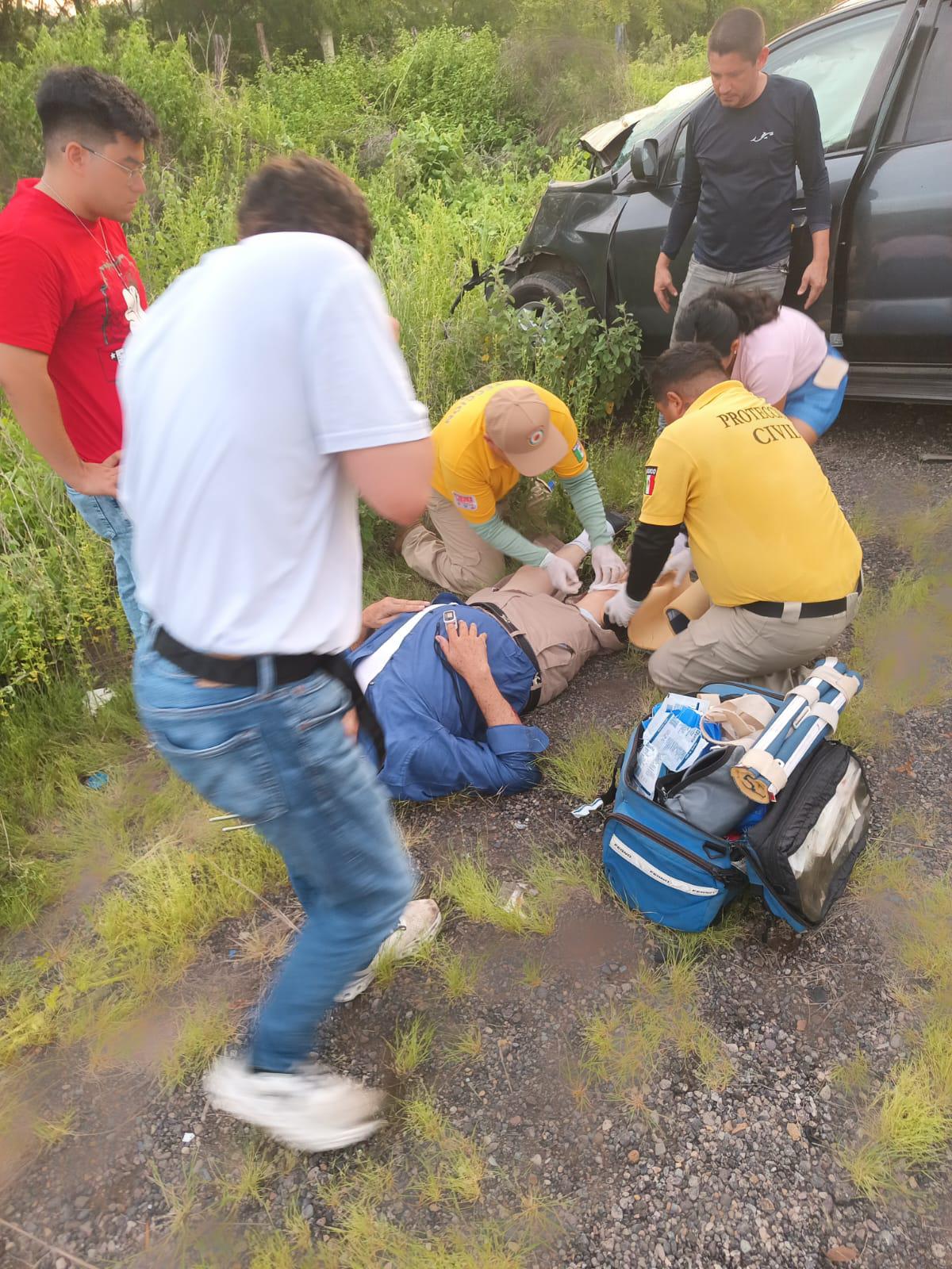 $!Conductor resulta herido tras choque de su vehículo contra un tráiler, en Rosario