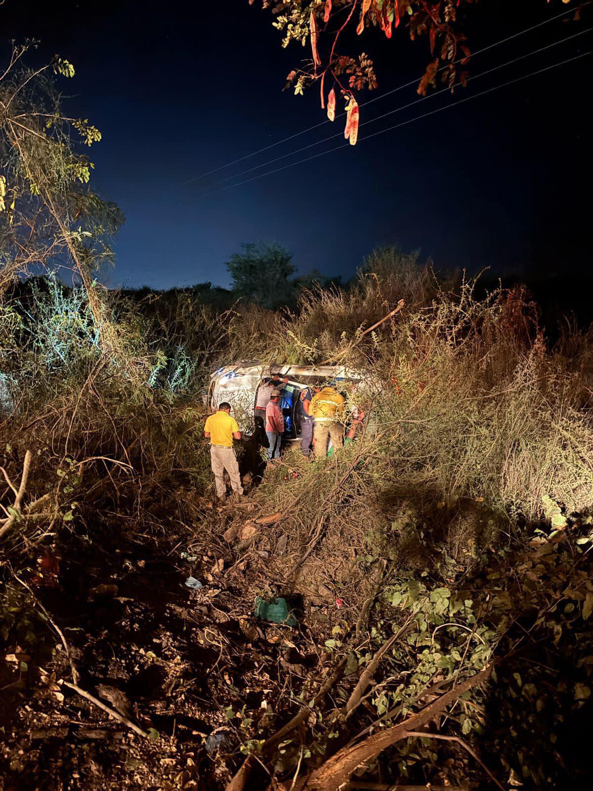$!En Mazatlán, volcadura de camioneta en la Internacional deja una niña sin vida