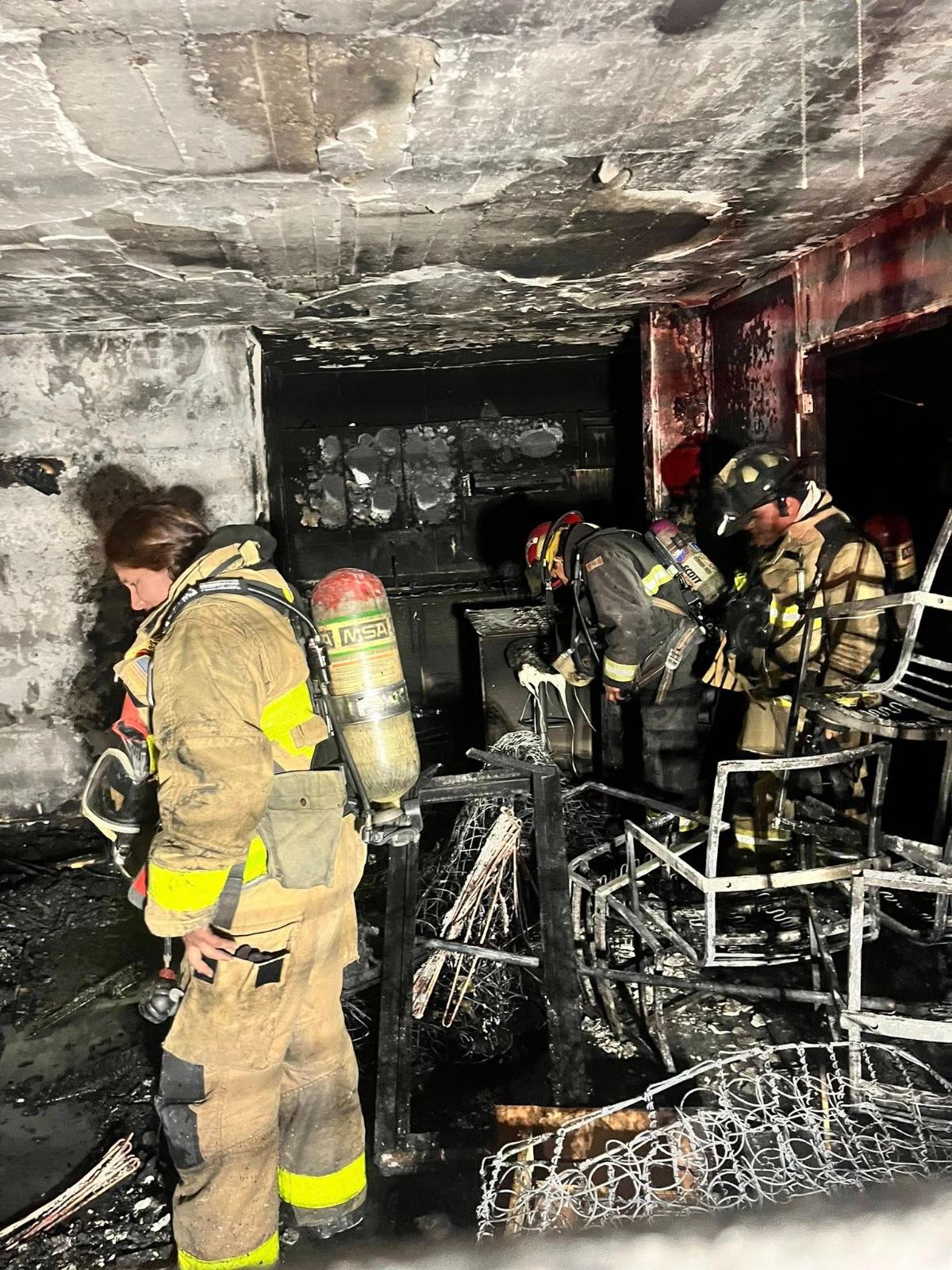 $!Incendio en casa-habitación moviliza a cuerpos de seguridad y emergencia en Mazatlán