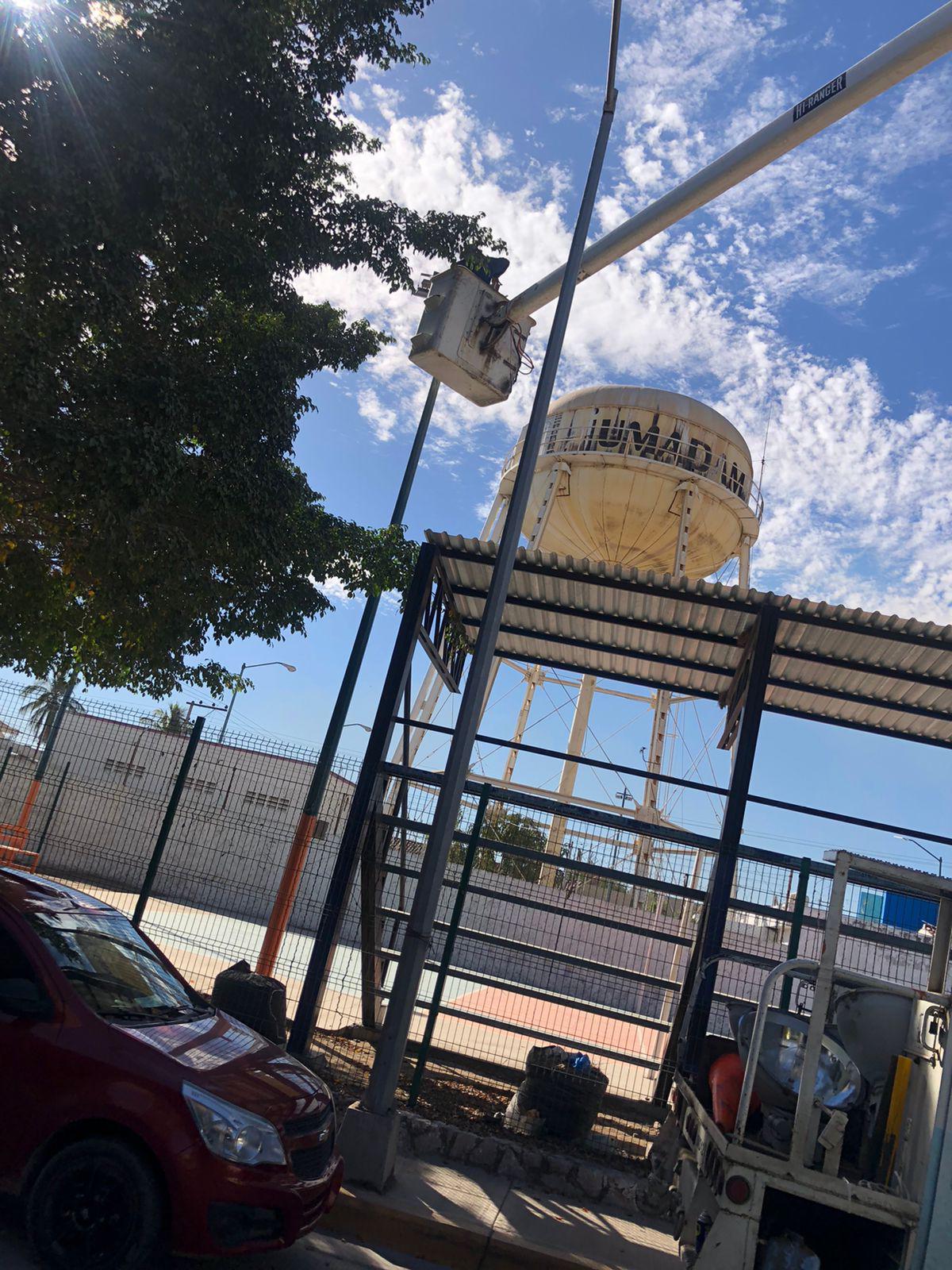 $!Encienden iluminación de la cancha El Tanque, de Villa Unión