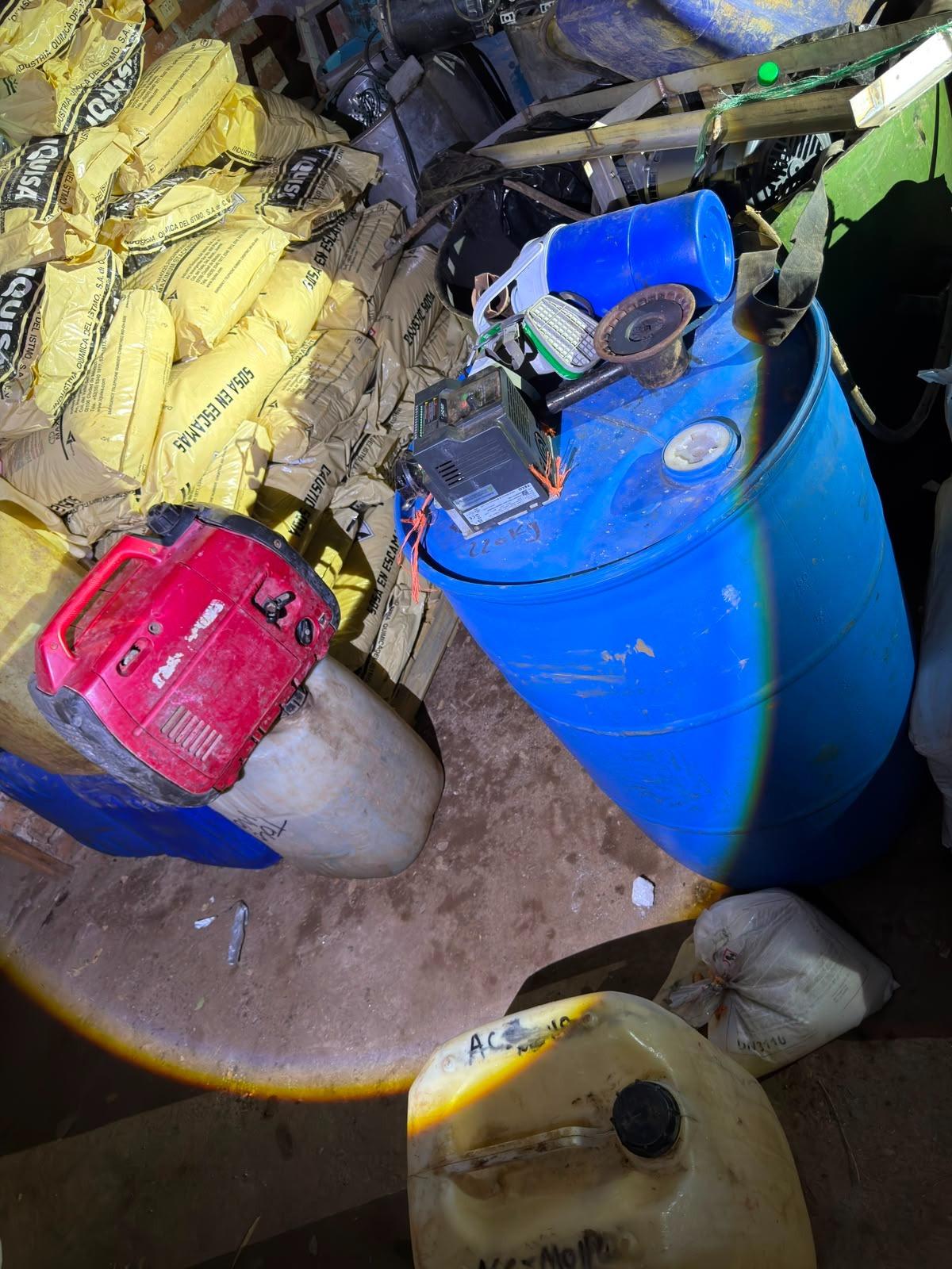 $!Marina localiza precursores químicos; aseguran arma, municiones y equipo táctico en San Ignacio y Culiacán