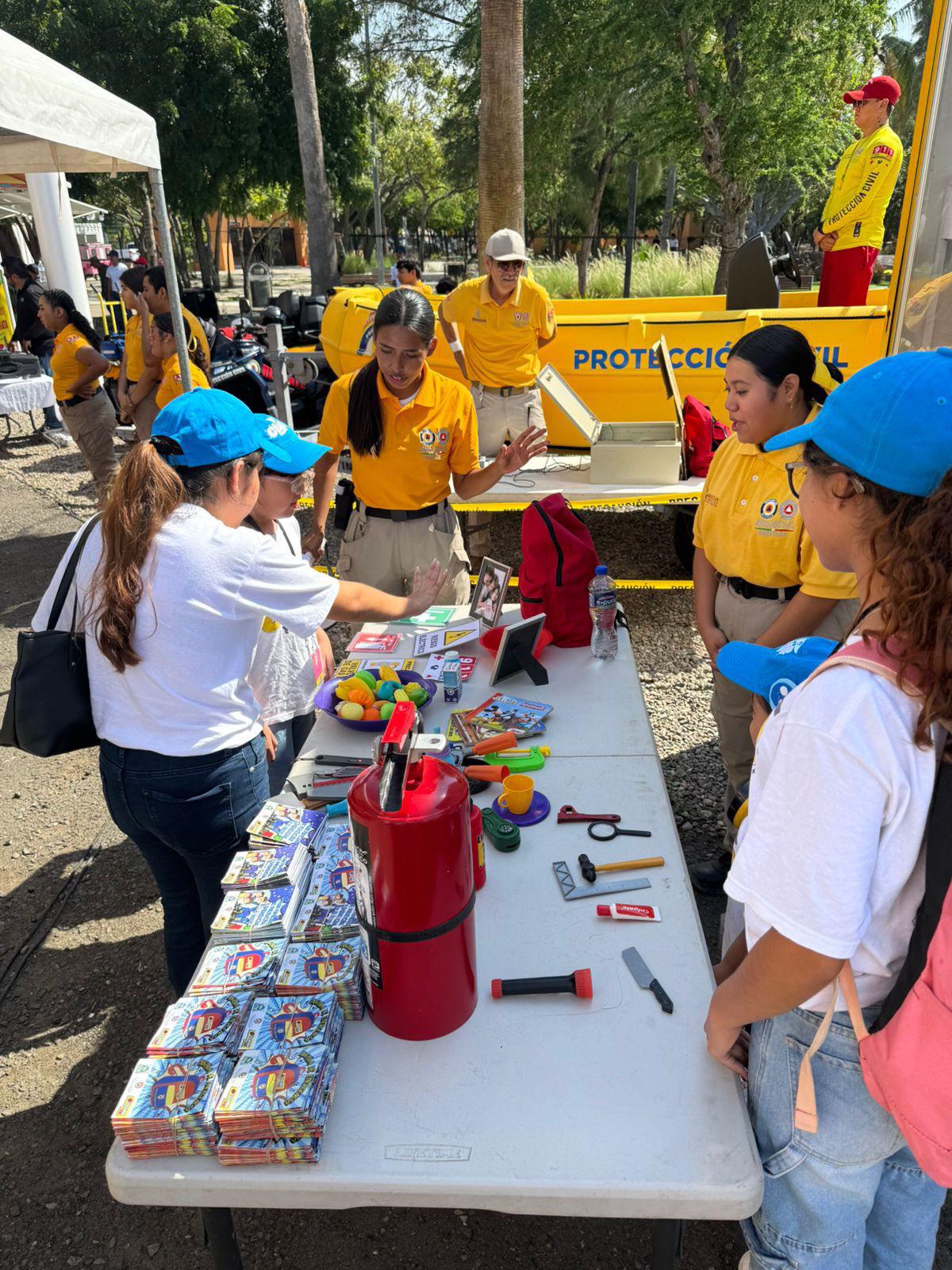 $!Feria de Profesiones de Club Teletón en Mazatlán acerca a niñas y niños a vocaciones