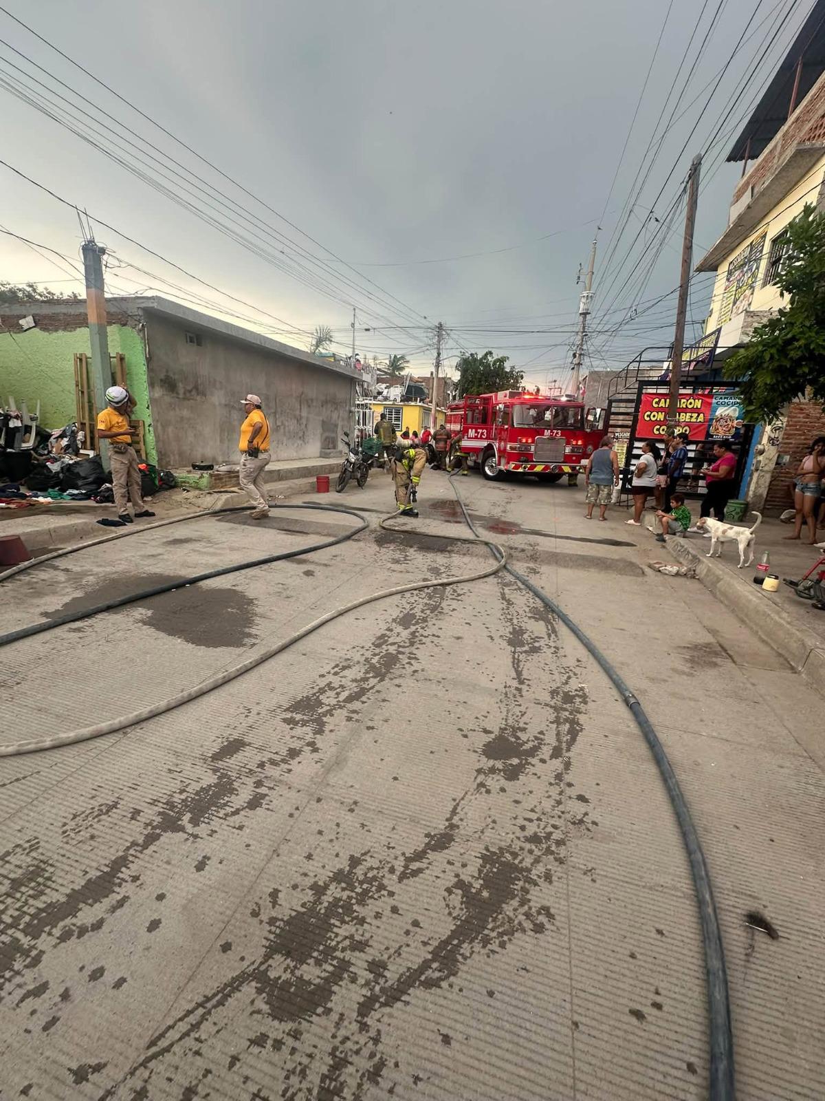 $!Se incendia casa en la colonia Azteca, en Mazatlán