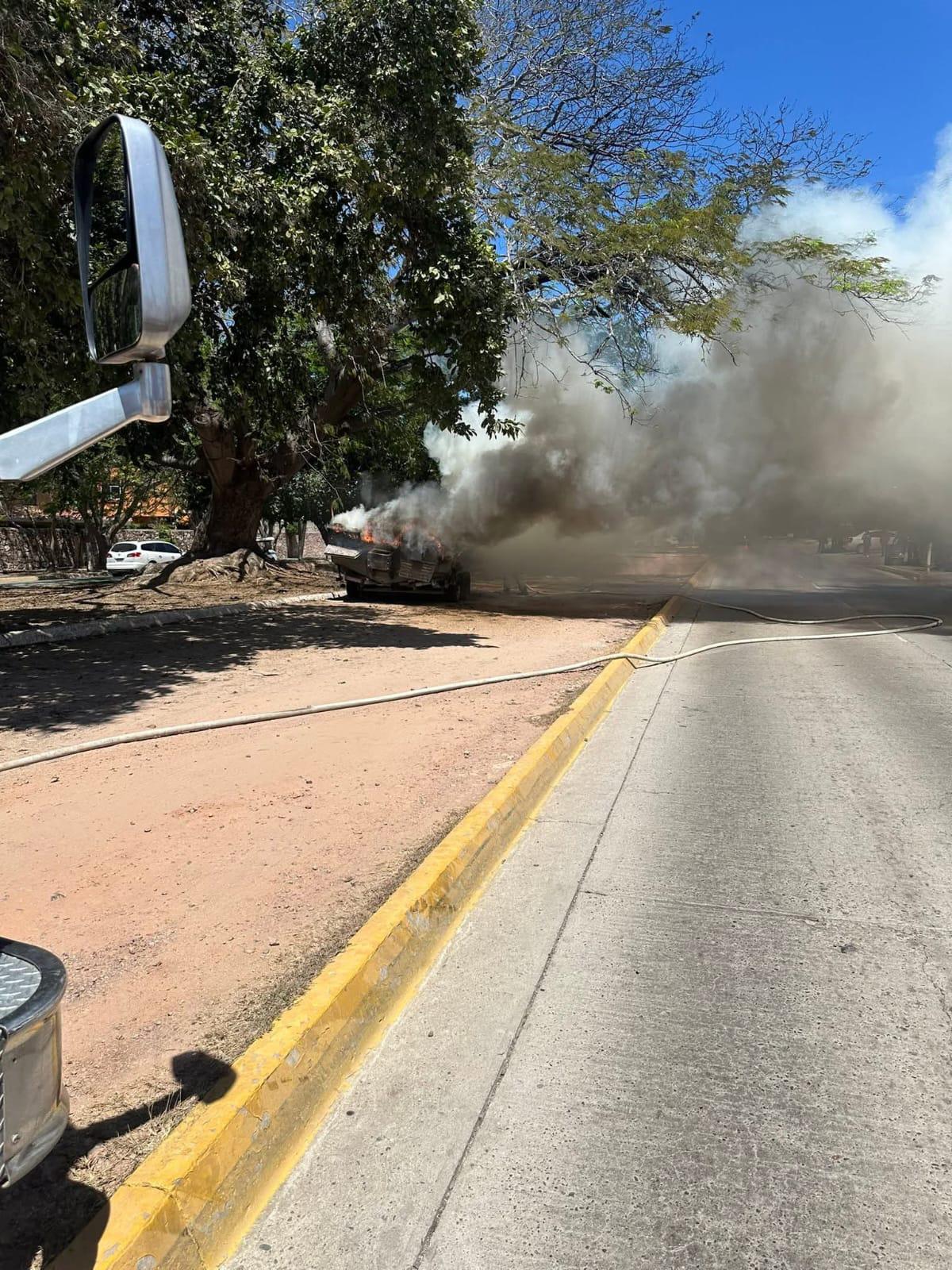 $!Supera Bomberos Mazatlán las mil atenciones por incendios en lo que va del año