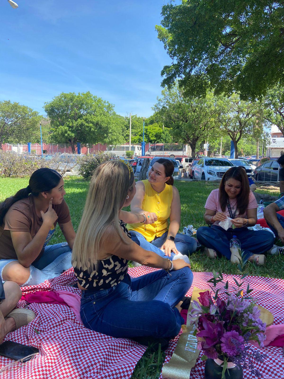 $!Esthela Beltrán manifestó sus buenos deseos en su cumpleaños a Diana.