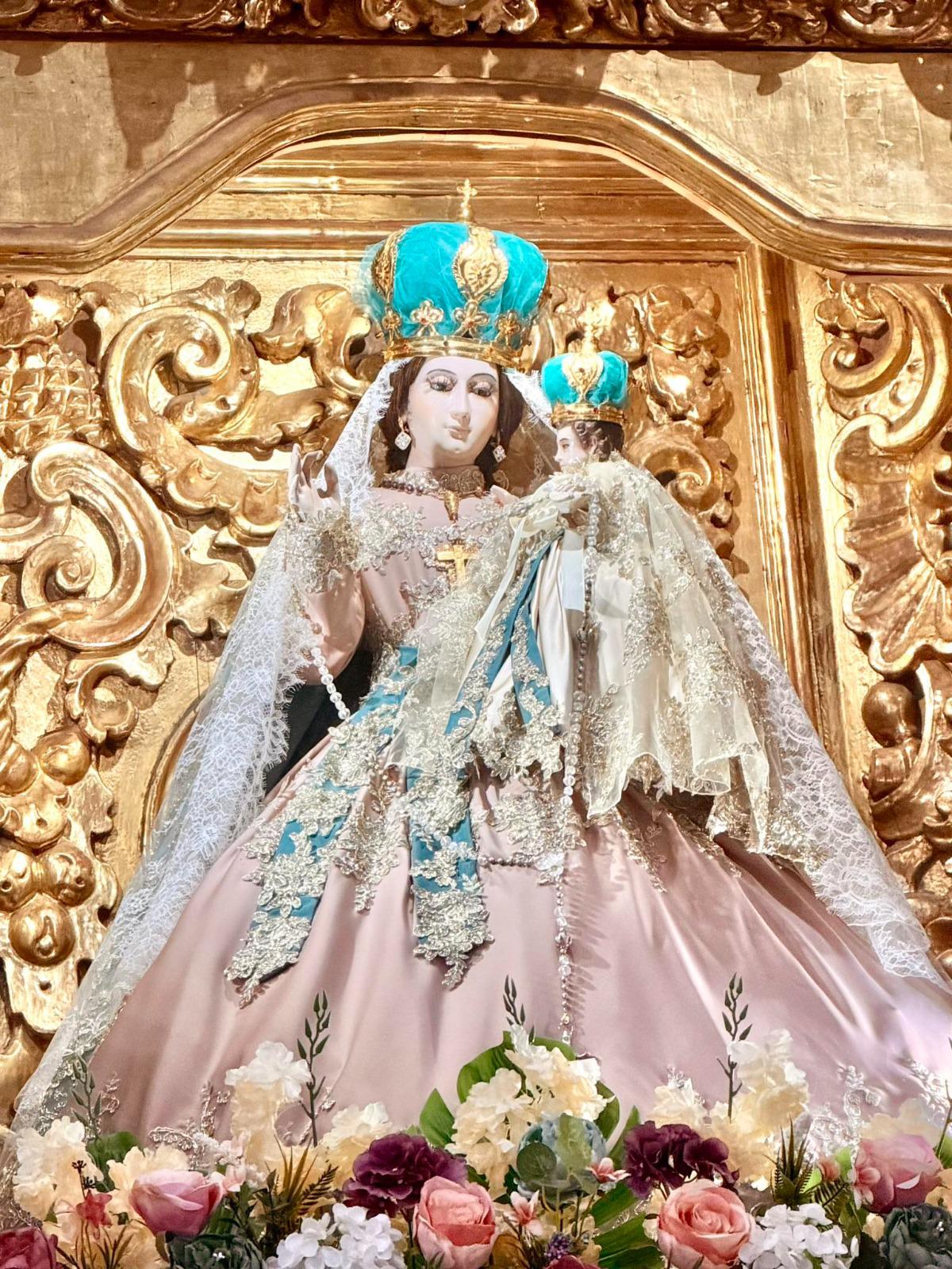 $!Ponen fin a tradición de cambio de vestido en mayo a la Virgen del Rosario