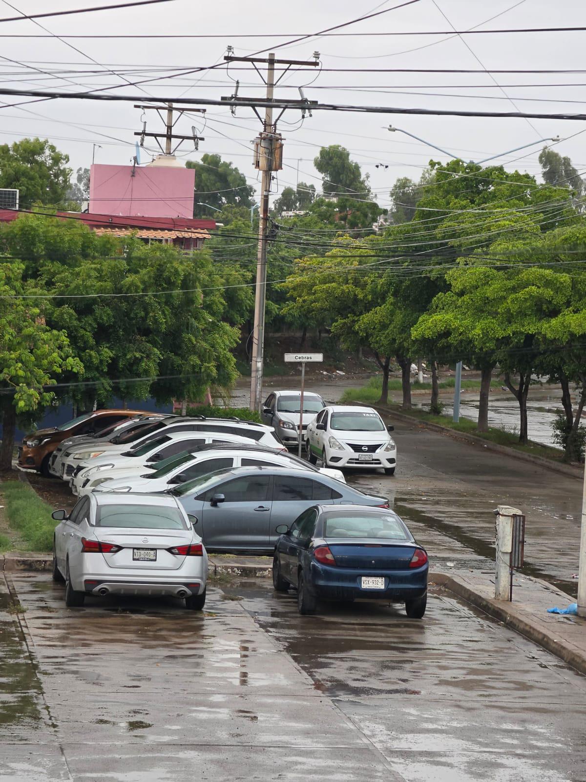 $!Se registra fuerte lluvia con actividad eléctrica y apagones en Mazatlán