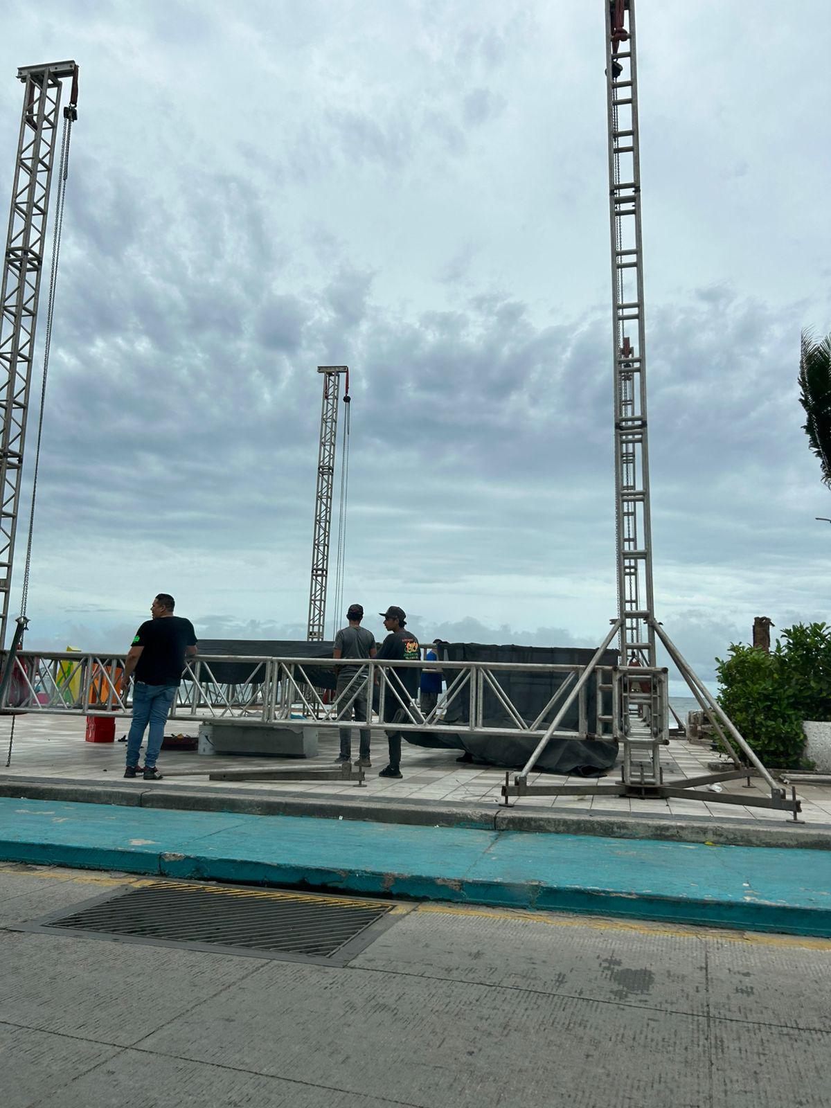 $!Montan el escenario junto al parador turístico de Mazatlán.