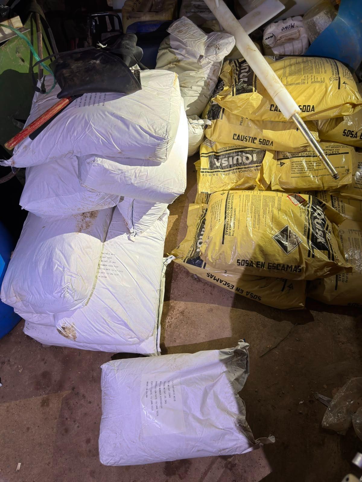 $!Marina localiza precursores químicos; aseguran arma, municiones y equipo táctico en San Ignacio y Culiacán