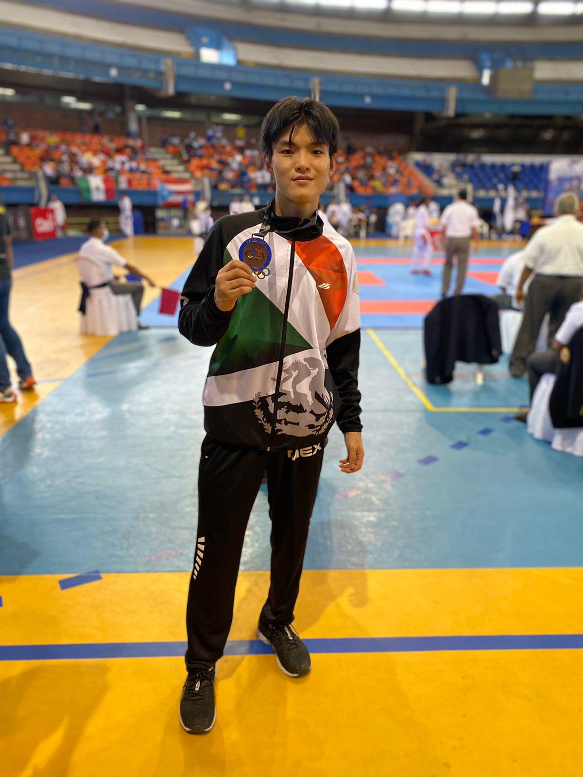 $!Hiroto Yoshii da a Mazatlán la tercera medalla en Centroamericano y del Caribe Mayor de Karate