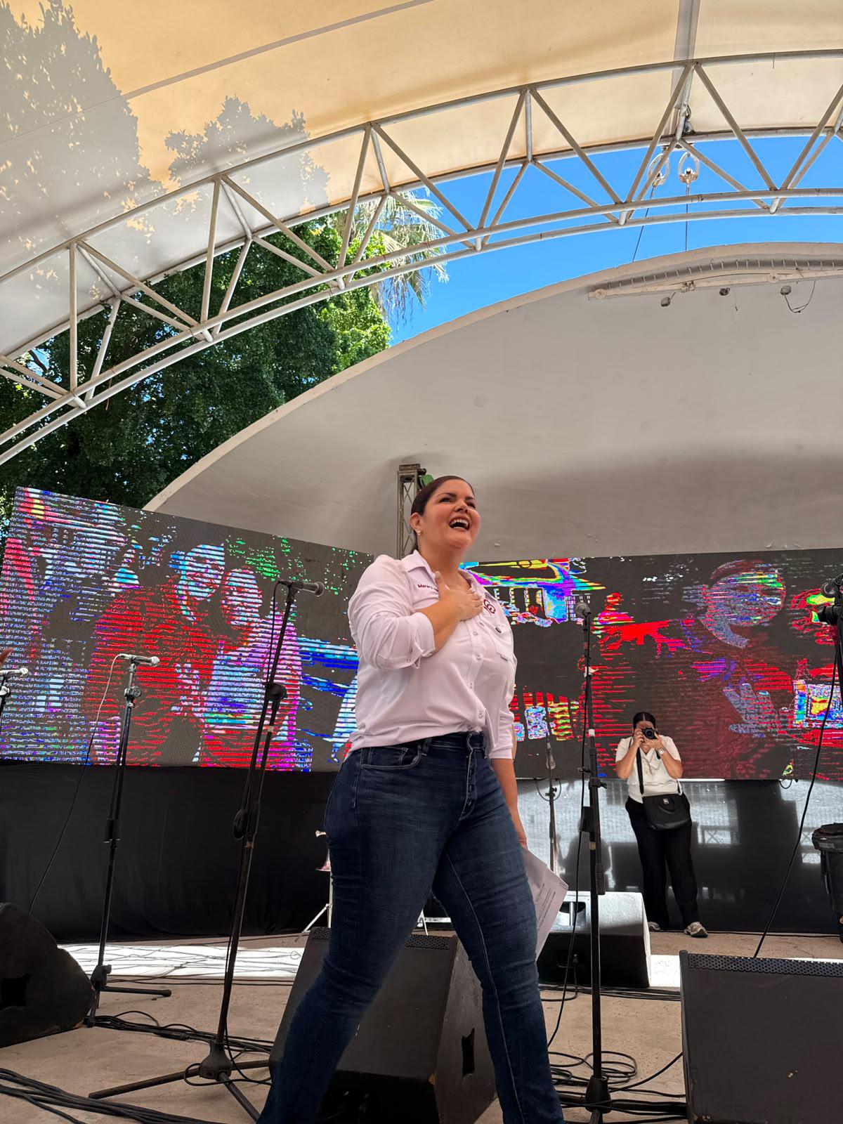 $!Reúne Merary Villegas a decenas de personas en asamblea de Morena en Culiacán