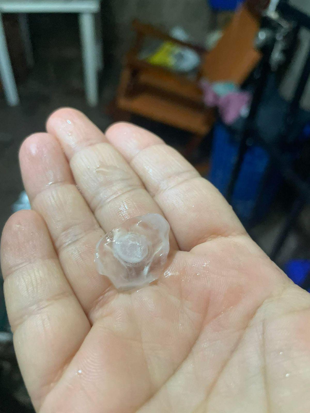 $!Lluvia fuerte y caída de granizo azotan a Culiacán este martes