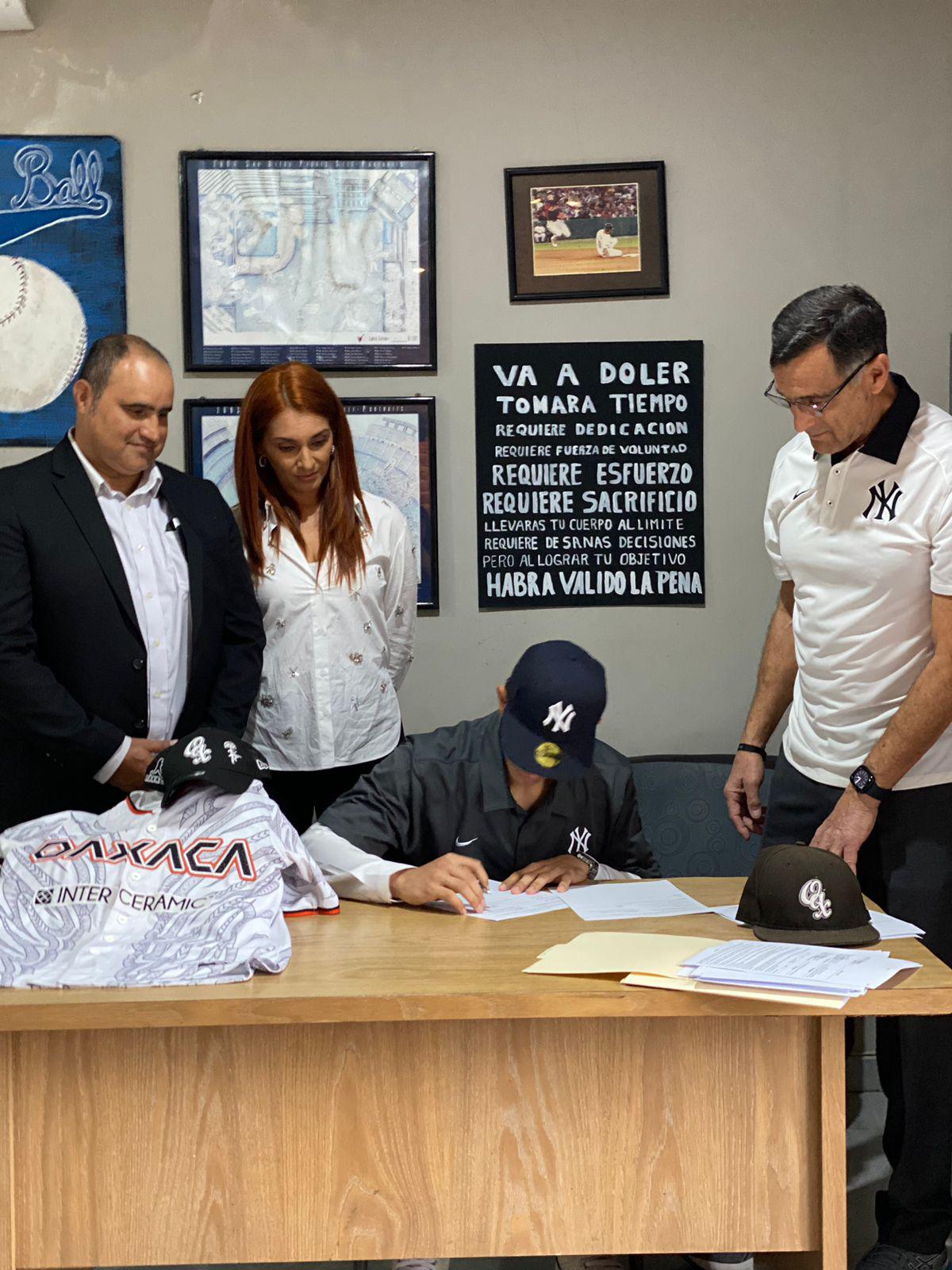 $!Mazatleco Isael Arias es firmado por los Yanquis de Nueva York