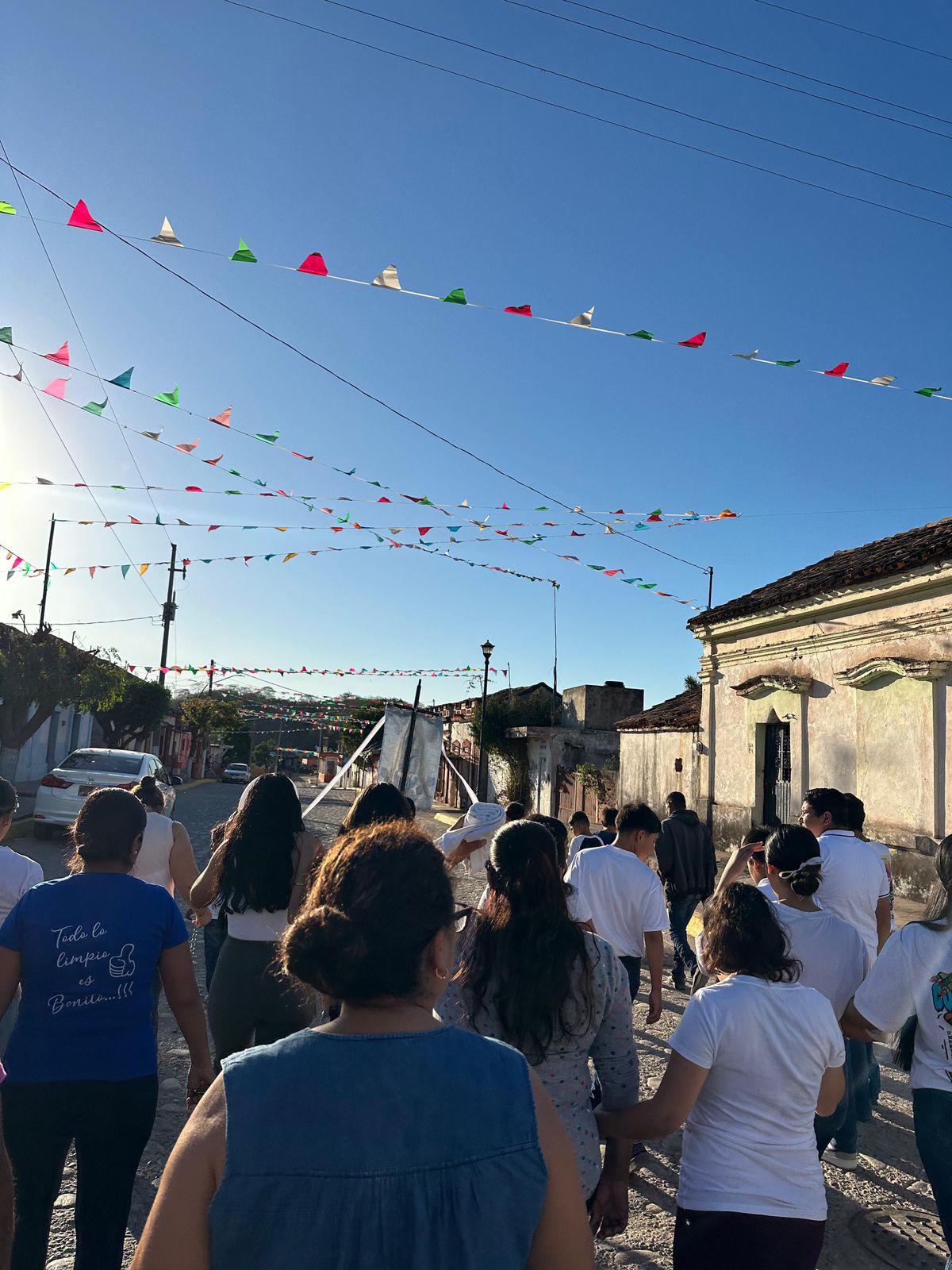 $!Jóvenes peregrinan en honor a la Virgen de la Candelaria en Matatán y piden por la paz