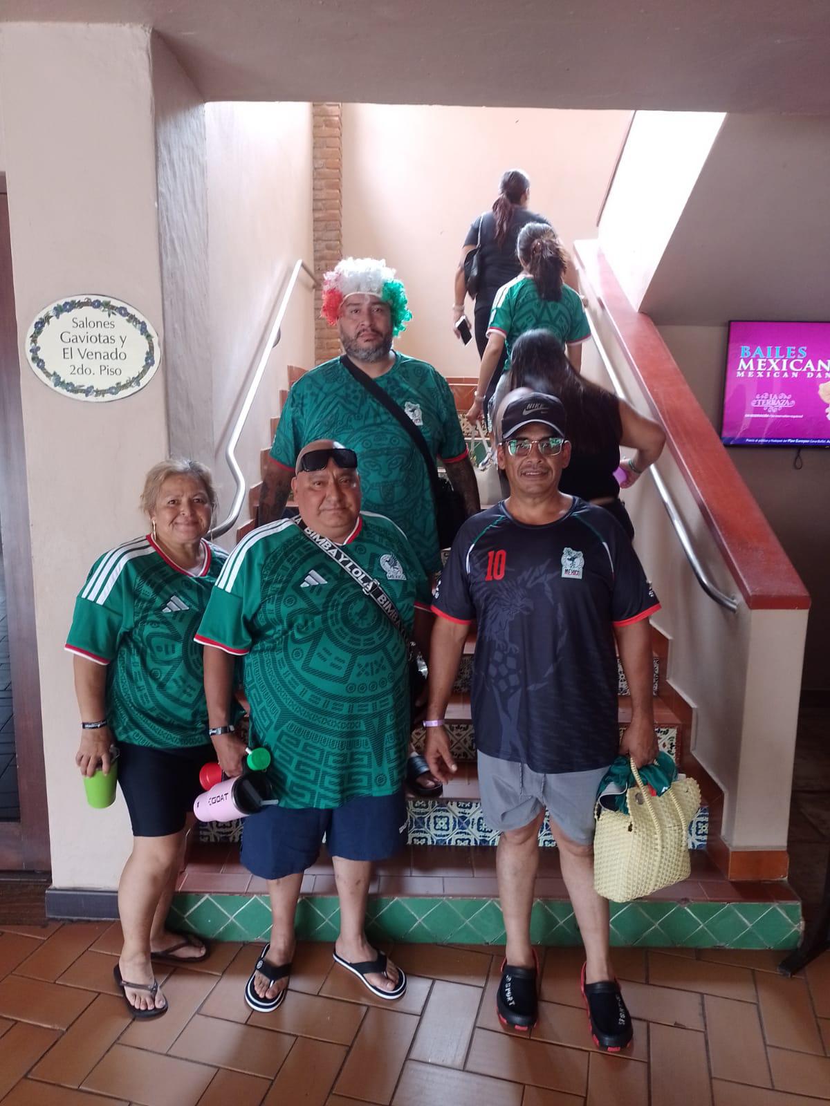 $!Locales y visitantes se unen en Mazatlán al entusiasmo del Mundial