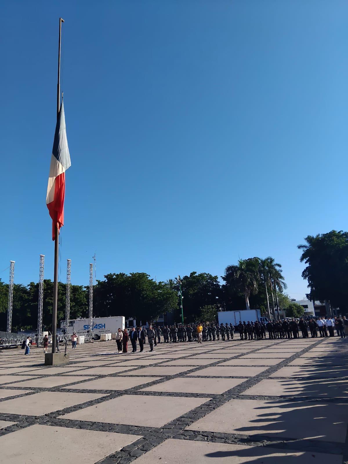 $!En la ceremonia participaron también elementos de la Novena Zona Militar, el Ayuntamiento de Culiacán, la Guardia Nacional y la Fuerza Aérea Mexicana.