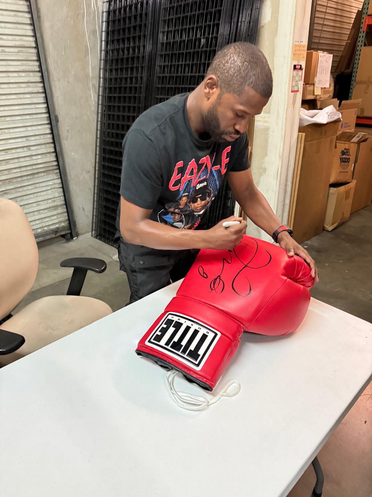 $!Floyd Mayweather anuncia su regreso al boxeo profesional