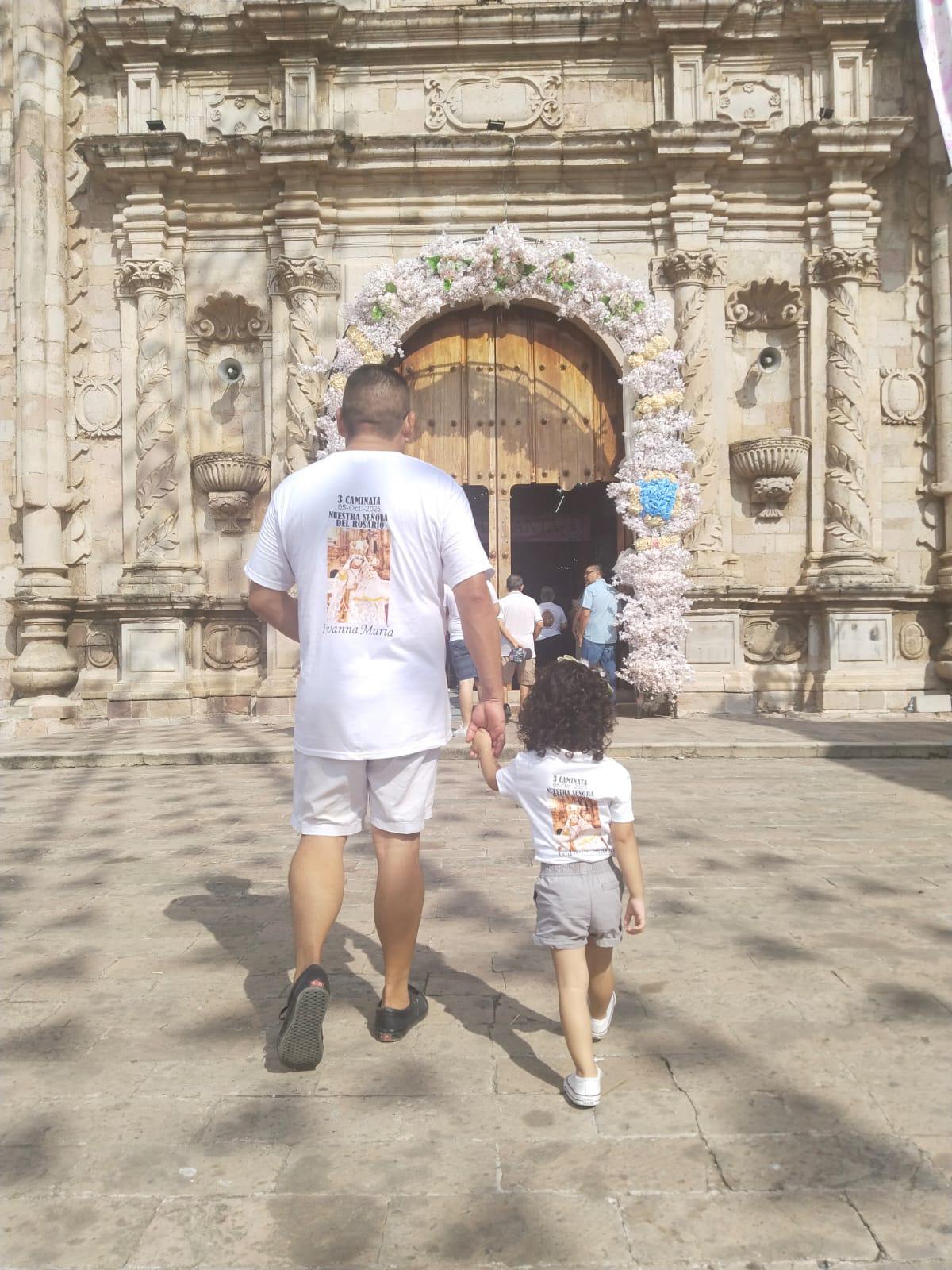 $!Iván camina de Escuinapa a Rosario para agradecer a la Virgen el don de ser padre