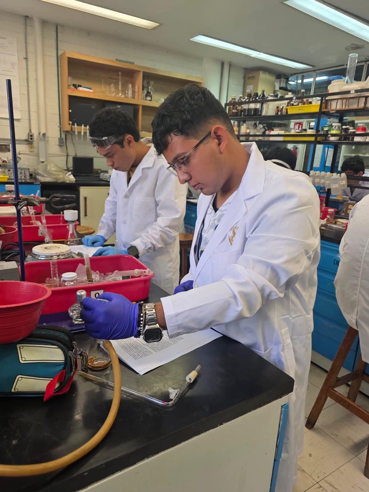 $!Estudiantes de preparatoria de la UAS de Rosario y Elota acuden a Olimpiada Iberoamericana de Química