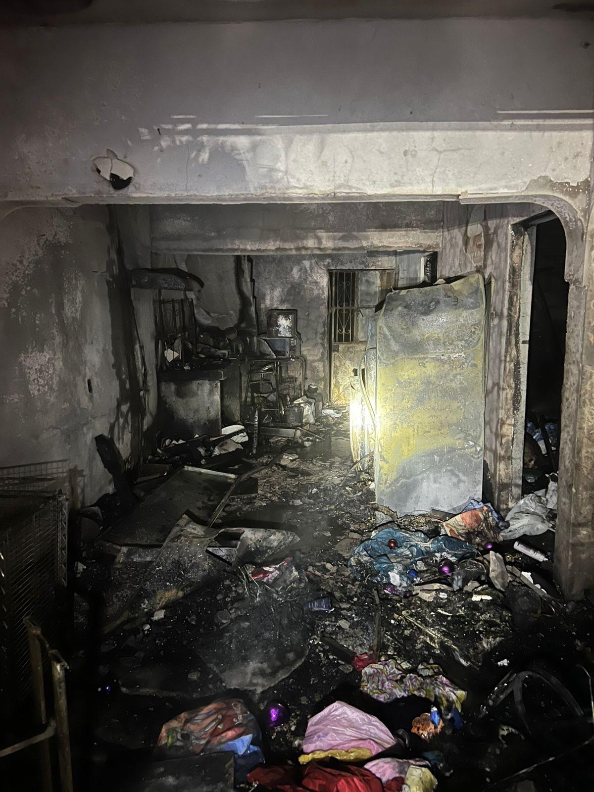 $!Incendio consume casa de dos plantas en la colonia Felipe Ángeles