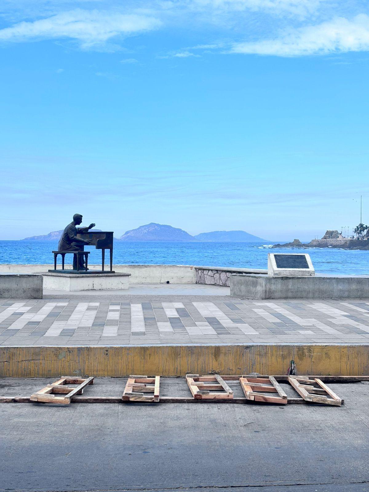 $!Inician trabajos de carpintería para acondicionar la zona carnavalera en Olas Altas