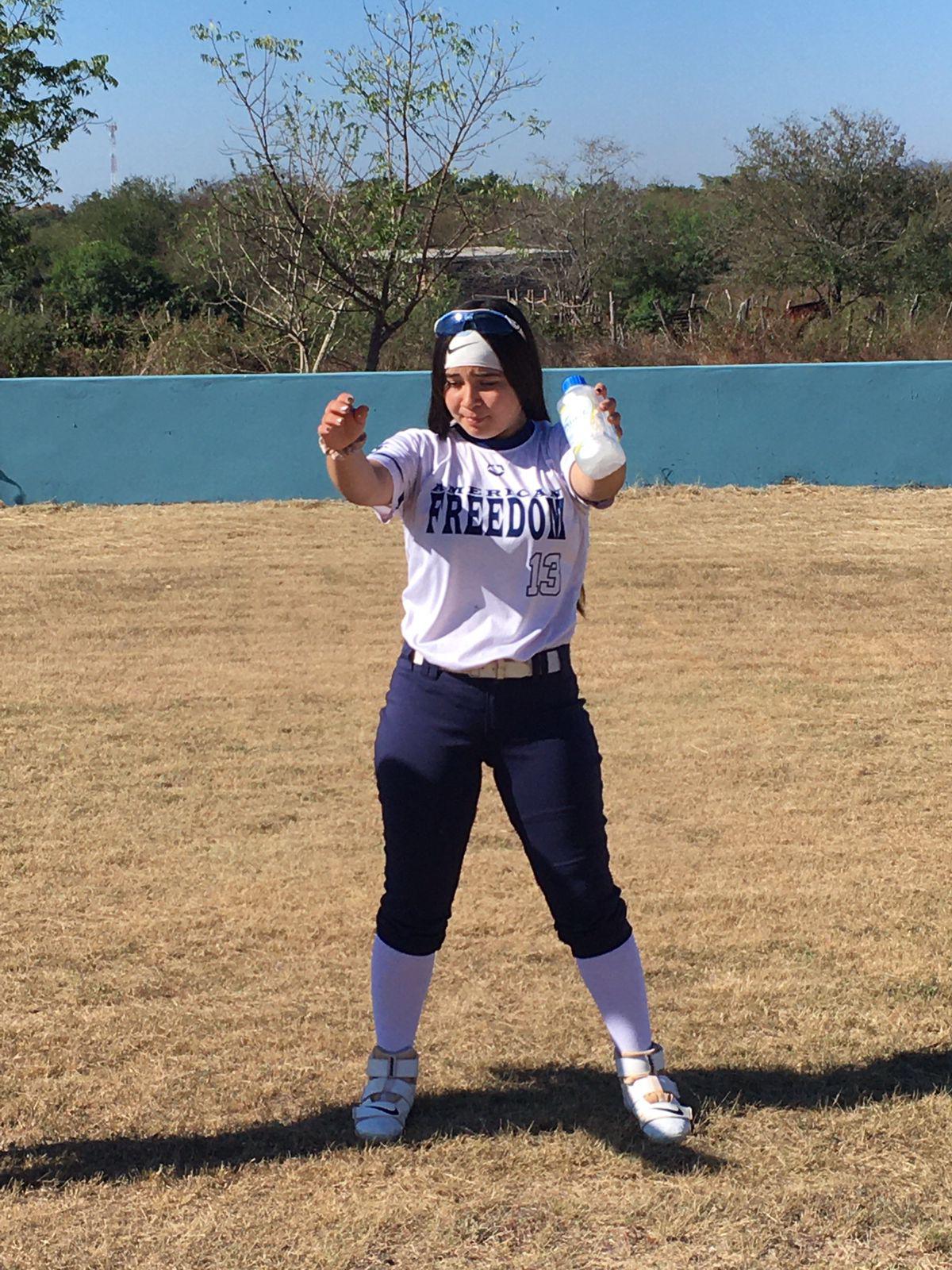 $!Softbolista Danna Viera León desarrollará sus habilidades en Estados Unidos