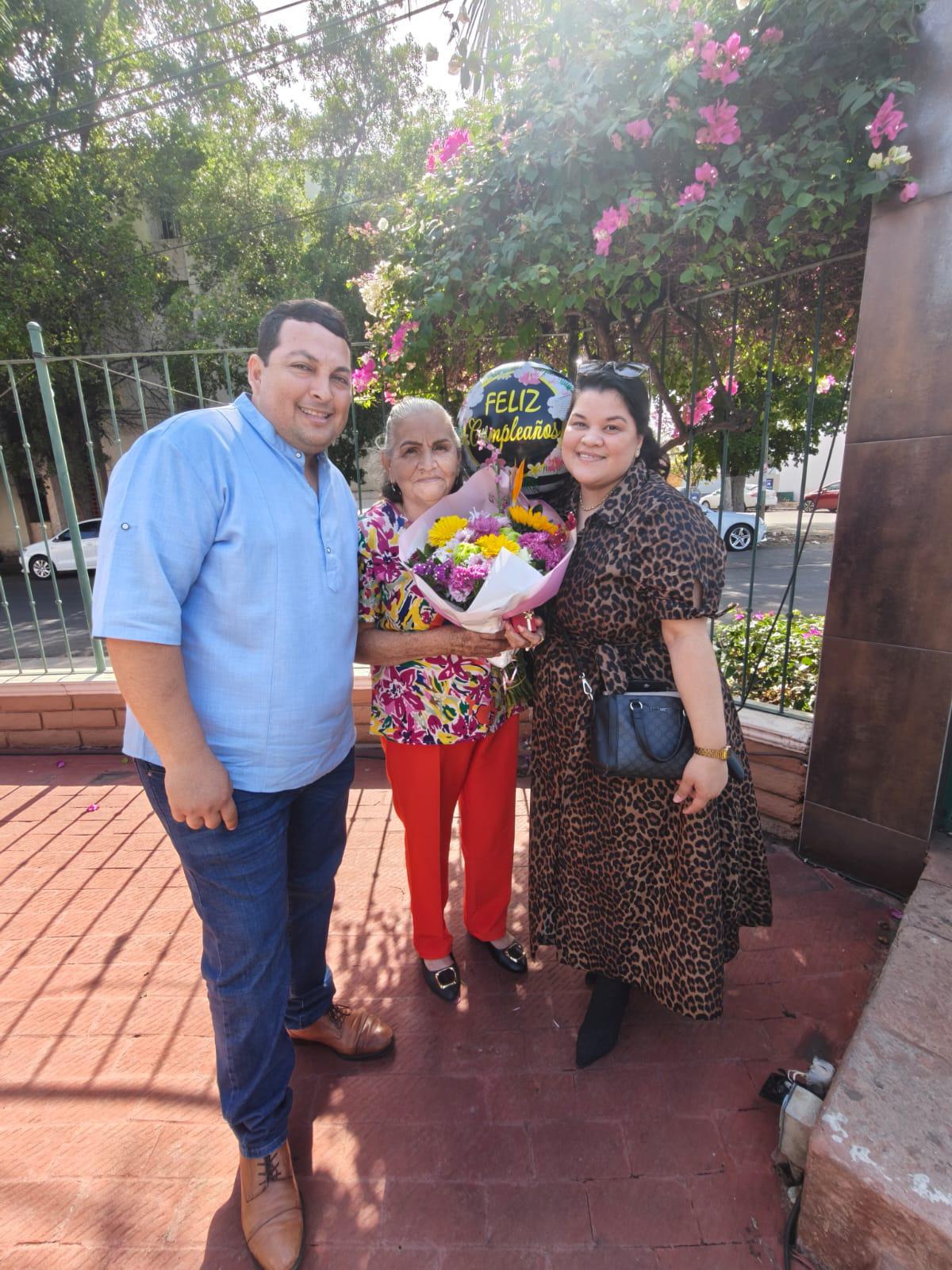 $!Gildardo Armenta Miranda e Iris Vianey Huerta, la acompañaron.