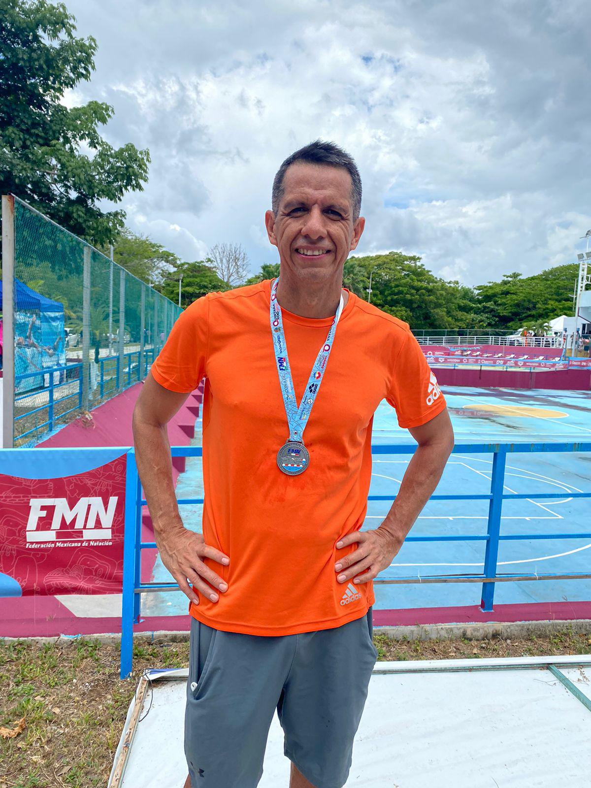 $!Culminan nadadores mazatlecos el Nacional Máster con 15 medallas