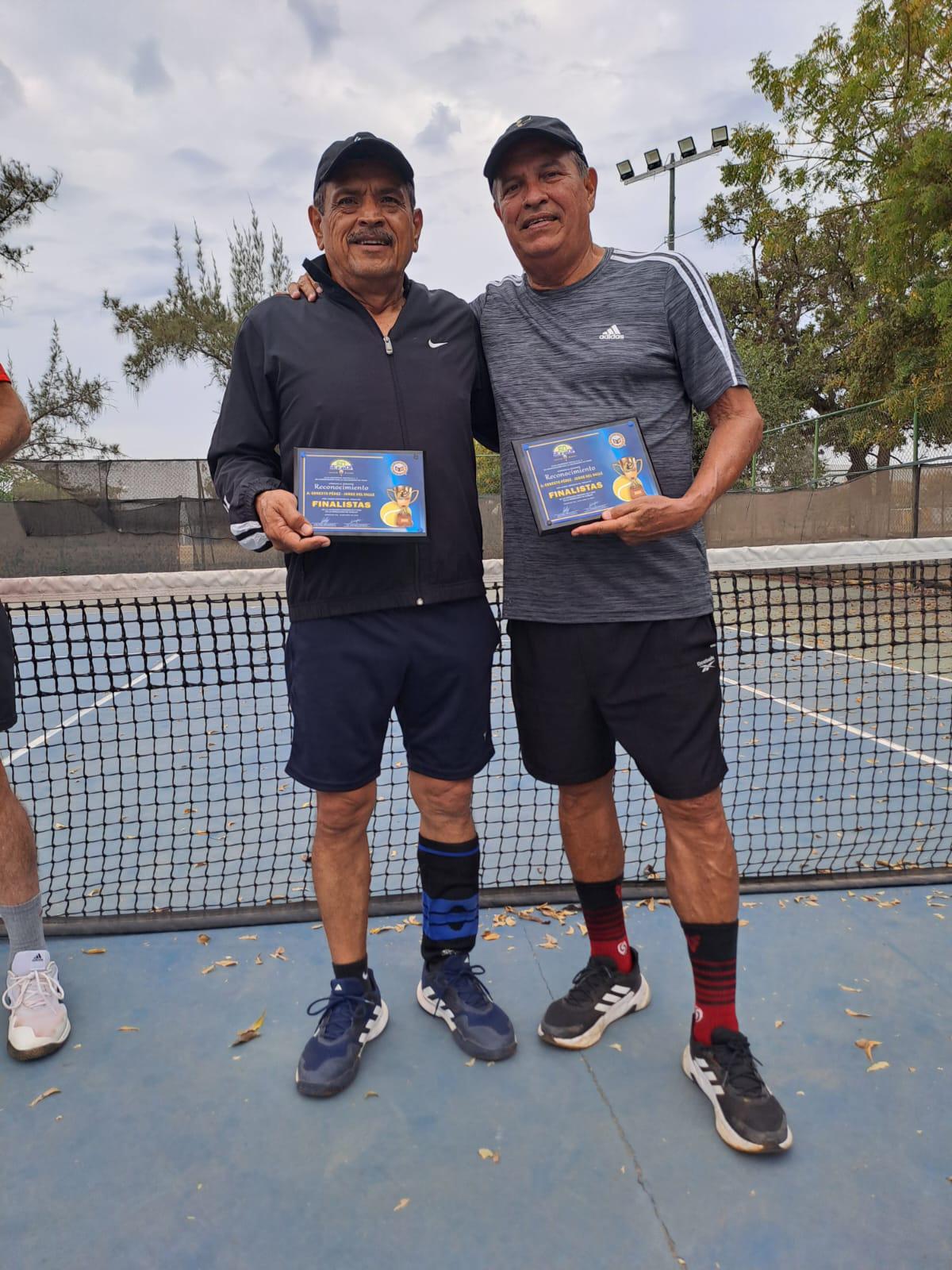 $!Medrano y Cota se consagran campeones de Tenis Senior