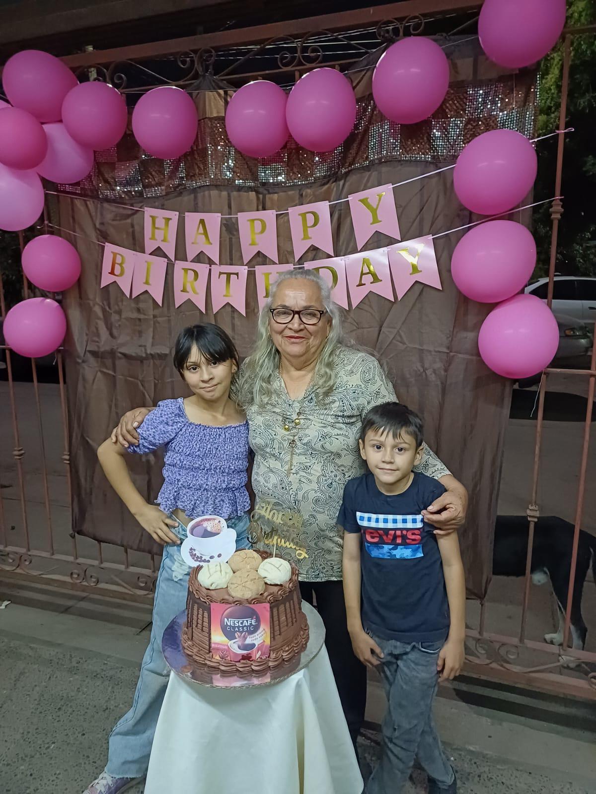 $!Celebra María Juana su cumpleaños 67 con familia