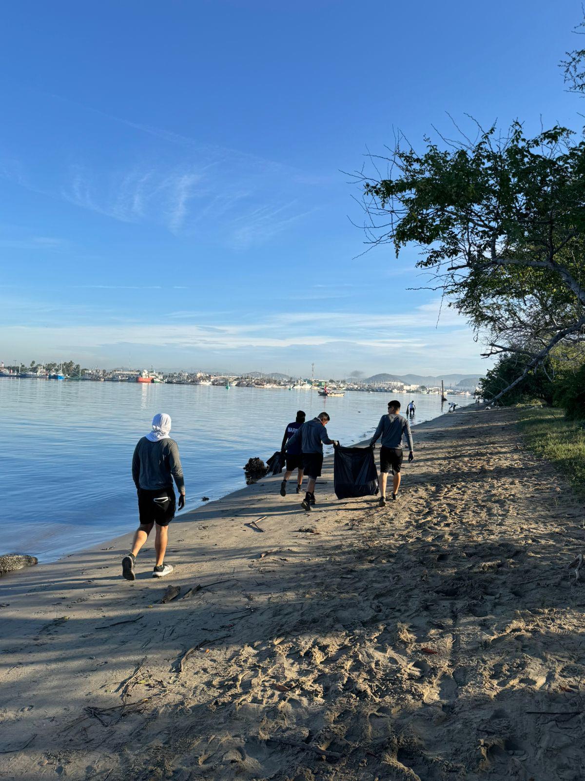 $!Recolectan más de 400 kilos de basura tras nueva jornada de limpieza en el manglar de la Isla de la Piedra