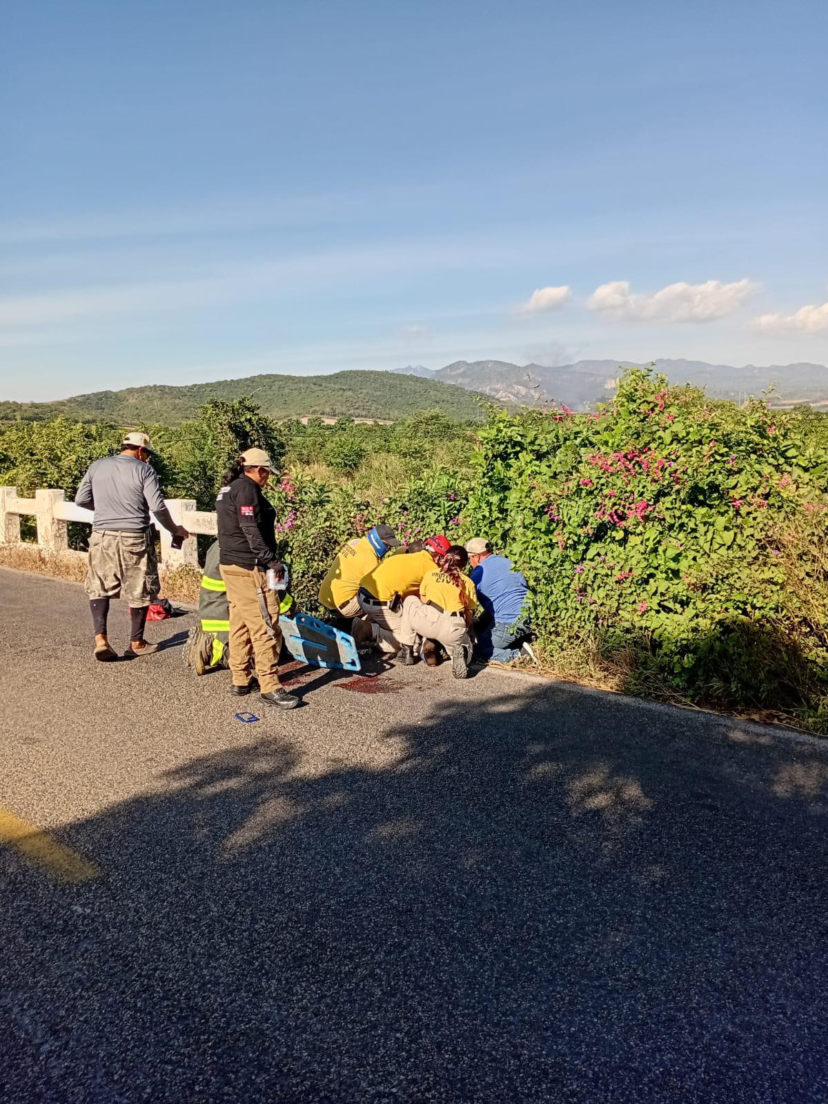 $!Tras choque en carretera, hombre resulta con lesiones graves, en Escuinapa