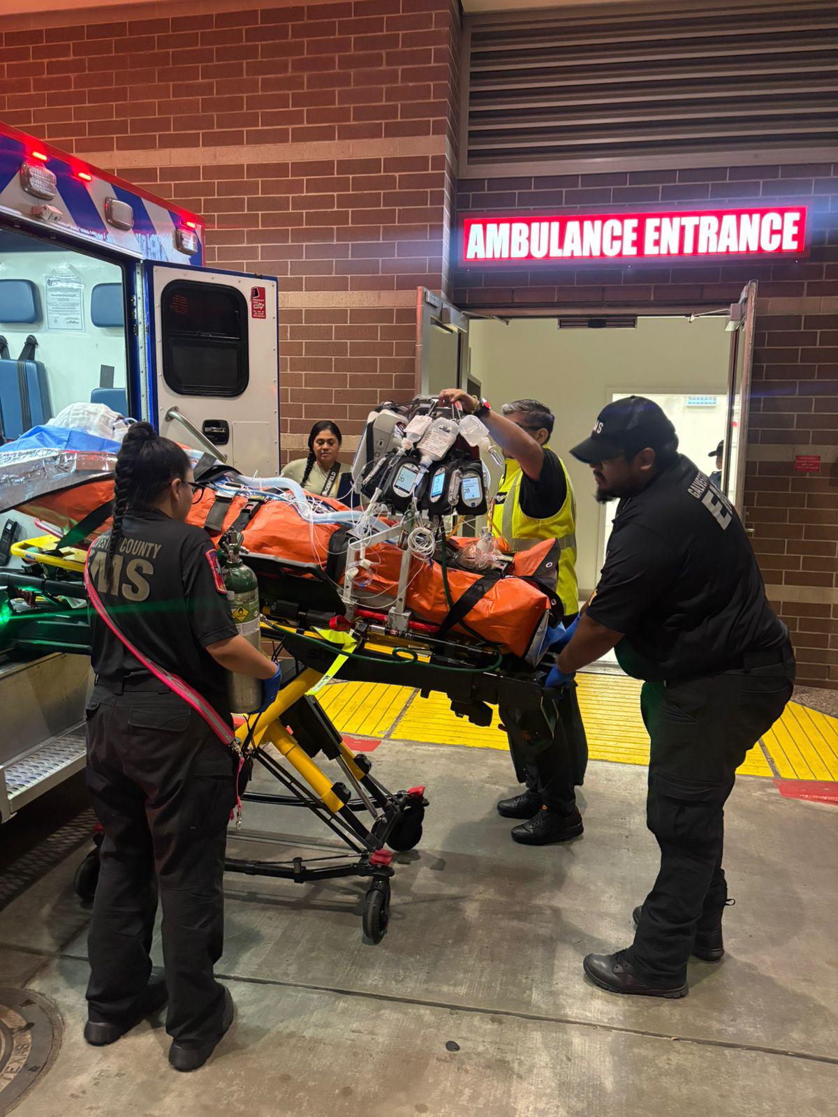 $!Club Shriners apoya con traslado a joven quemado en pizzería, en Mazatlán