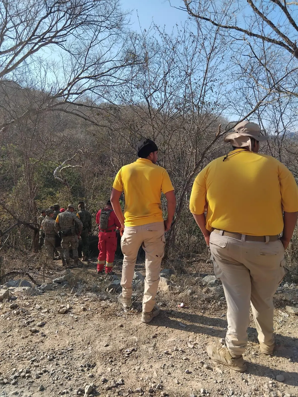 $!Con helicóptero de la Marina buscan a periodista extraviado cerca de mina de Rosario