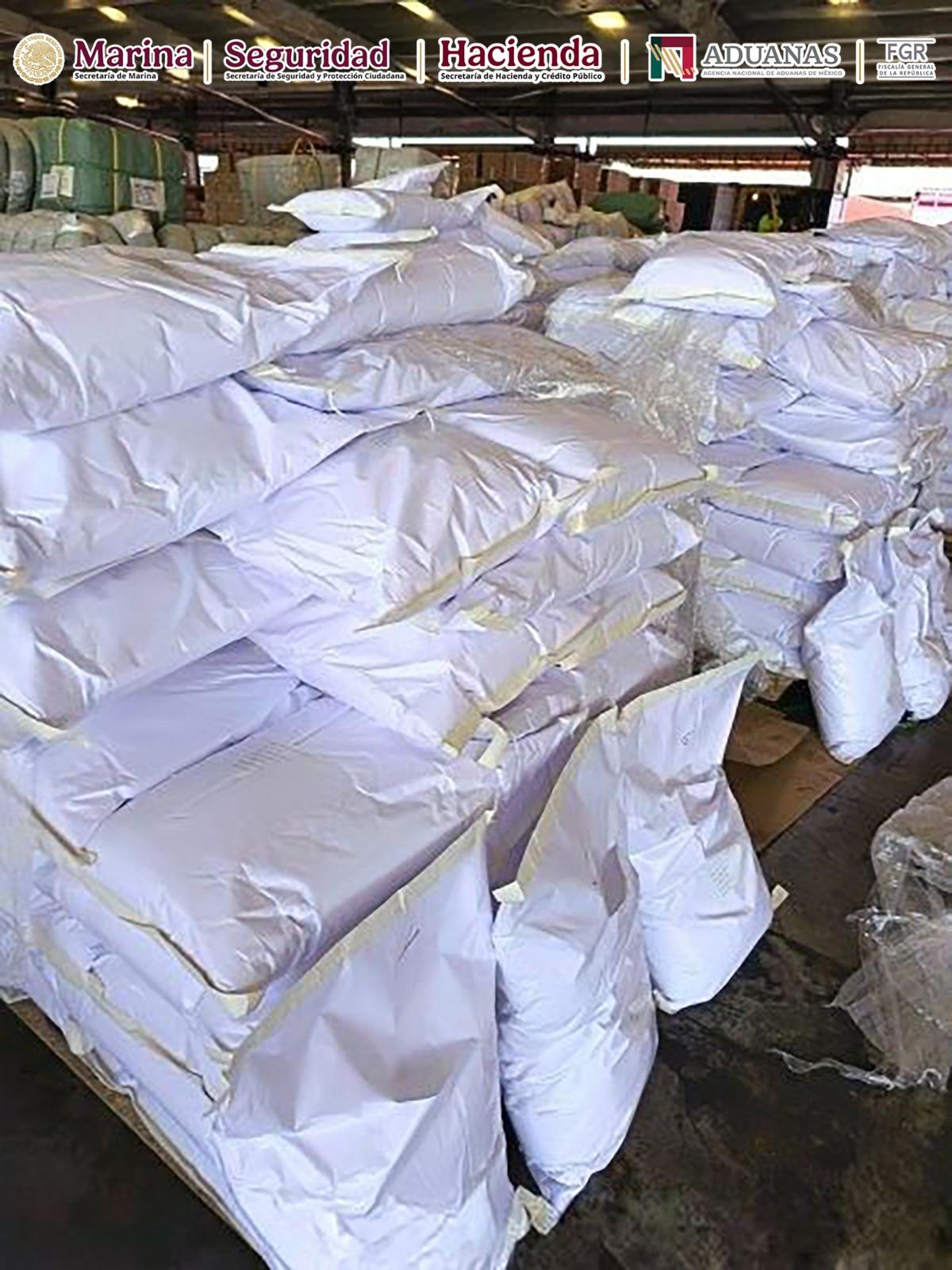 $!Aseguran más de 27 toneladas de ácido tartárico en la Aduana de Lázaro Cárdenas, Michoacán