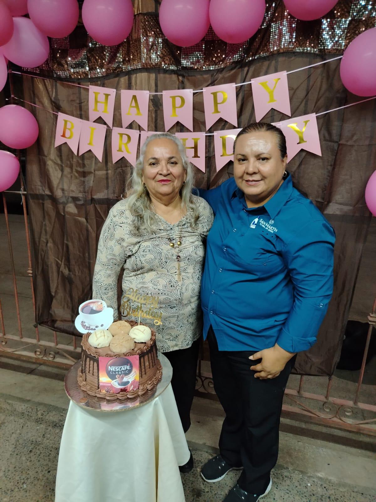$!Celebra María Juana su cumpleaños 67 con familia