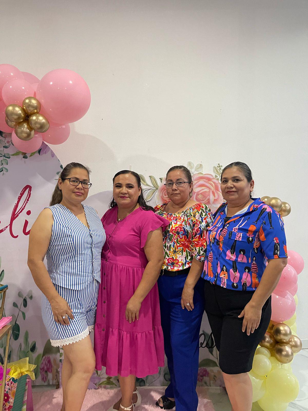 $!Con Emma, Patricia y María Juana Huerta Delgado.