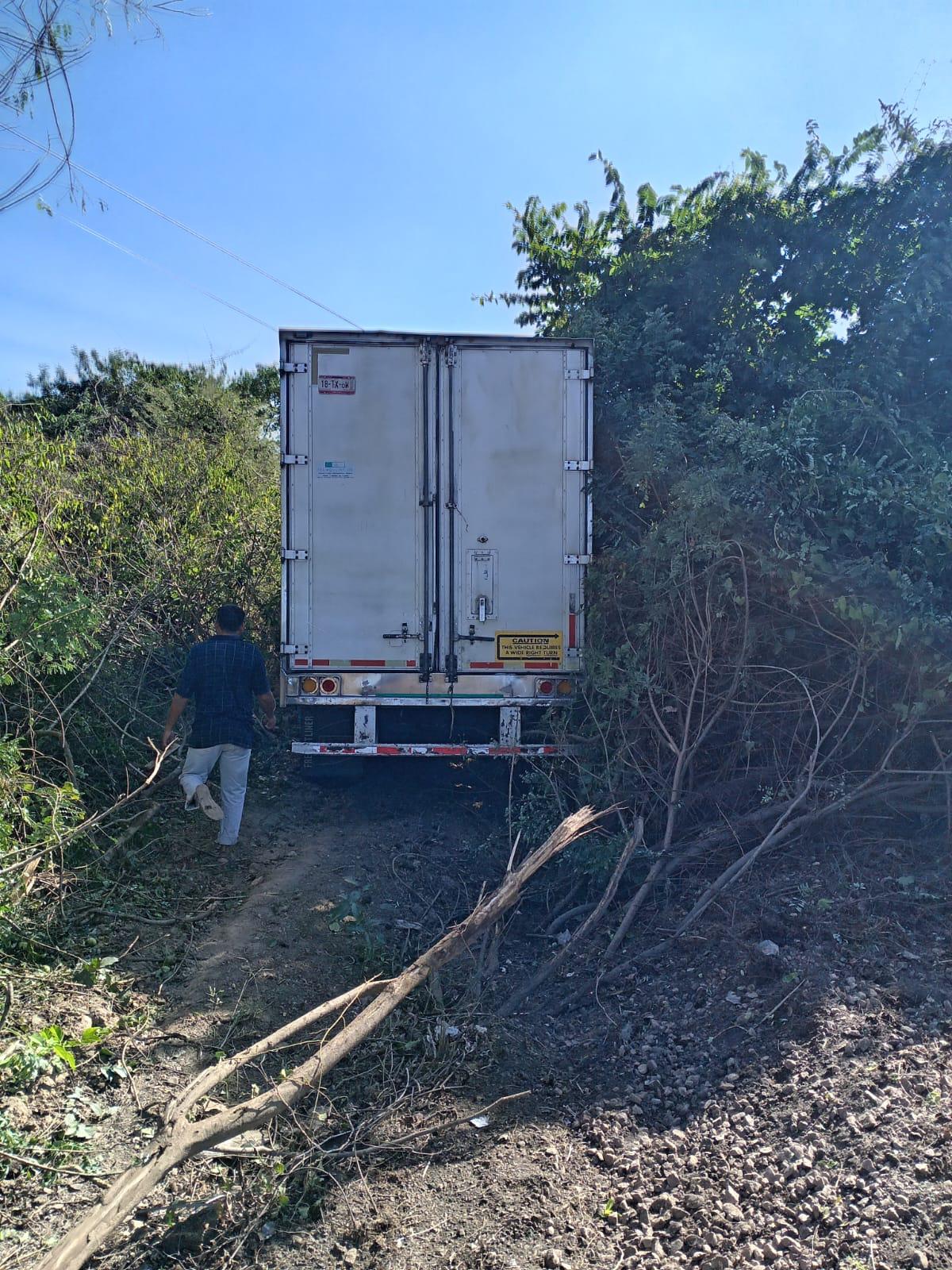 $!Dos lesionados deja choque de tráileres al sur de Escuinapa