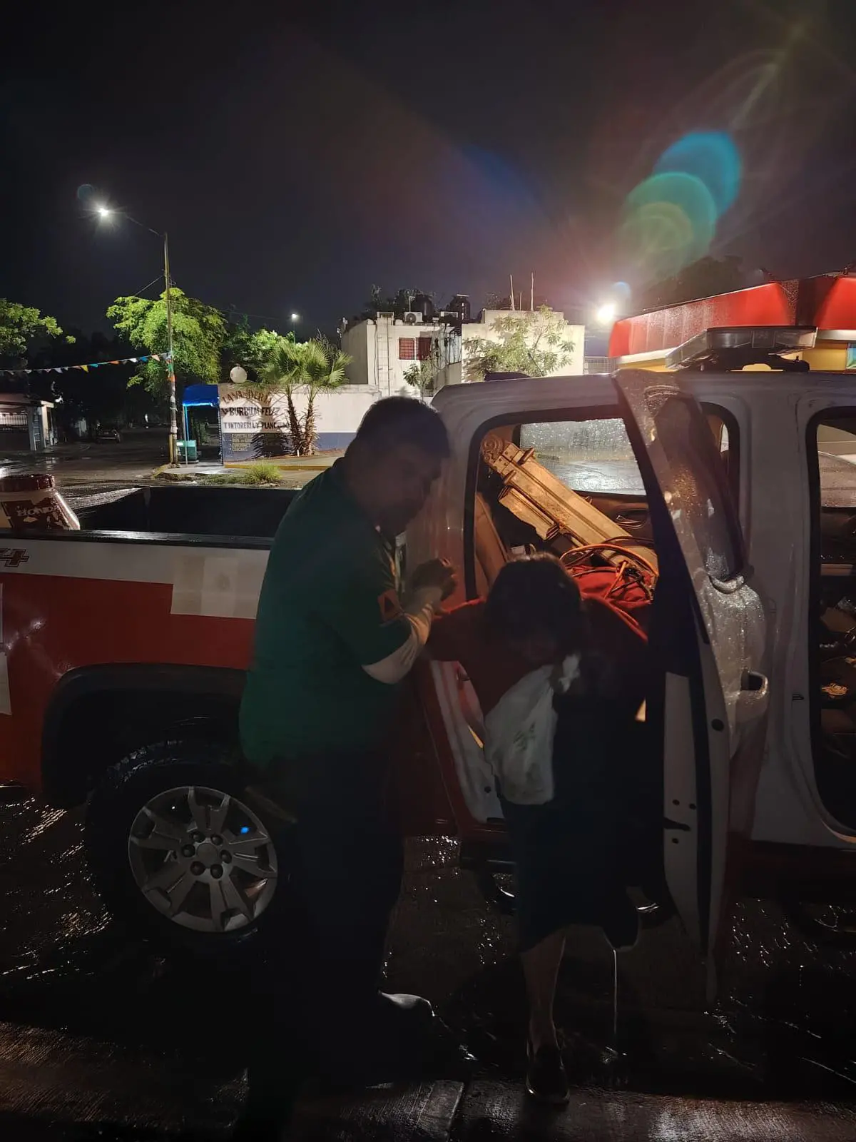 $!Lluvias dejan tres vehículos varados y afectaciones en viviendas y calles en Culiacán