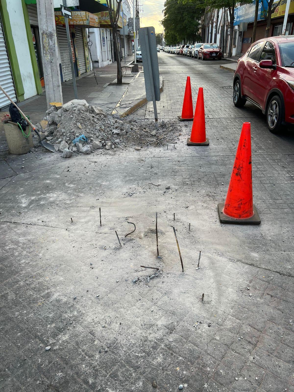 $!Retiran en Culiacán isleta de concreto en la calle Morelos, a solicitud de comerciantes del Centro